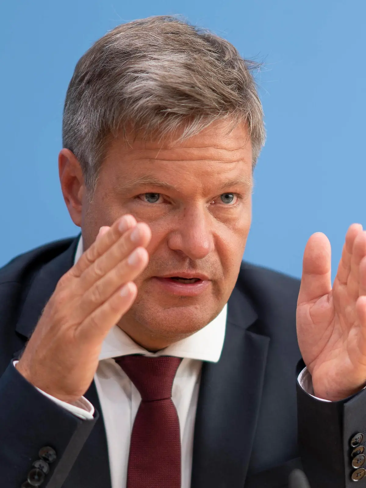  Bundespressekonferenz in Berlin - Vorstellung Ergebnisse zweiter Stresstest - zweite Sonderanalyse Winter 2022 / 2023 - Robert Habeck, Bundeswirtschaftsminister, erläutert die Stresstestergebnisse auf der Bundespressekonferenz -Bundespressekonferenz in Berlin - Vorstellung Ergebnisse zweiter Stresstest - zweite Sonderanalyse Winter 2022 / 2023 - Robert Habeck, Bundeswirtschaftsminister, erläutert die Stresstestergebnisse auf der Bundespressekonferenz -, Berlin Berlin Deutschland Haus der Bundespressekonferenz *** Federal Press Conference in Berlin Presentation Results Second Stress Test Second Special Analysis Winter 2022 2023 Robert Habeck, Federal Minister of Economics, explains the stress test results at the Federal Press Conference F