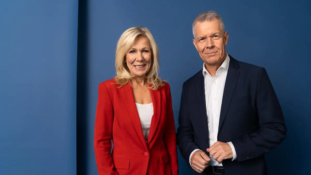 Ulrike von der Groben (links) und Peter Kloeppel beim Fotoshooting zum 40. Jubiläum von RTL. Jetzt verkünden die beliebten Nachrichtenleute den Abschied von der Sendung RTL Aktuell