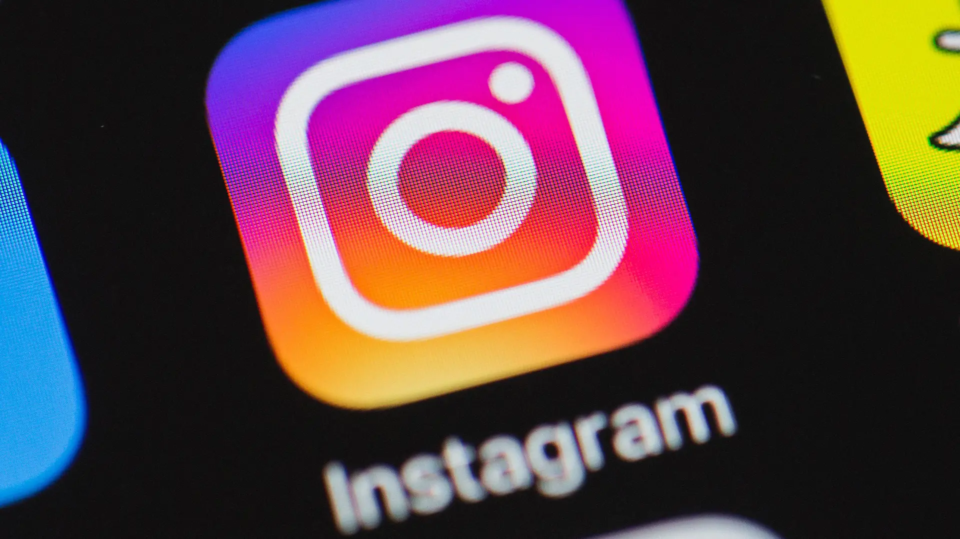 ARCHIV - 17.05.2016, Nordrhein-Westfalen, Düsseldorf: Das Logo von Instagram auf einem Apple iPhone 6. (zu dpa «Instagram löscht vielen Nutzern versehentlich die Like-Zahlen») Foto: picture alliance / dpa +++ dpa-Bildfunk +++