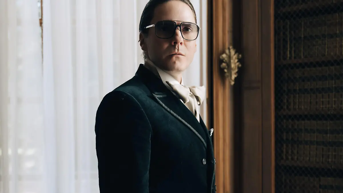 Daniel Brühl als Karl Lagerfeld.