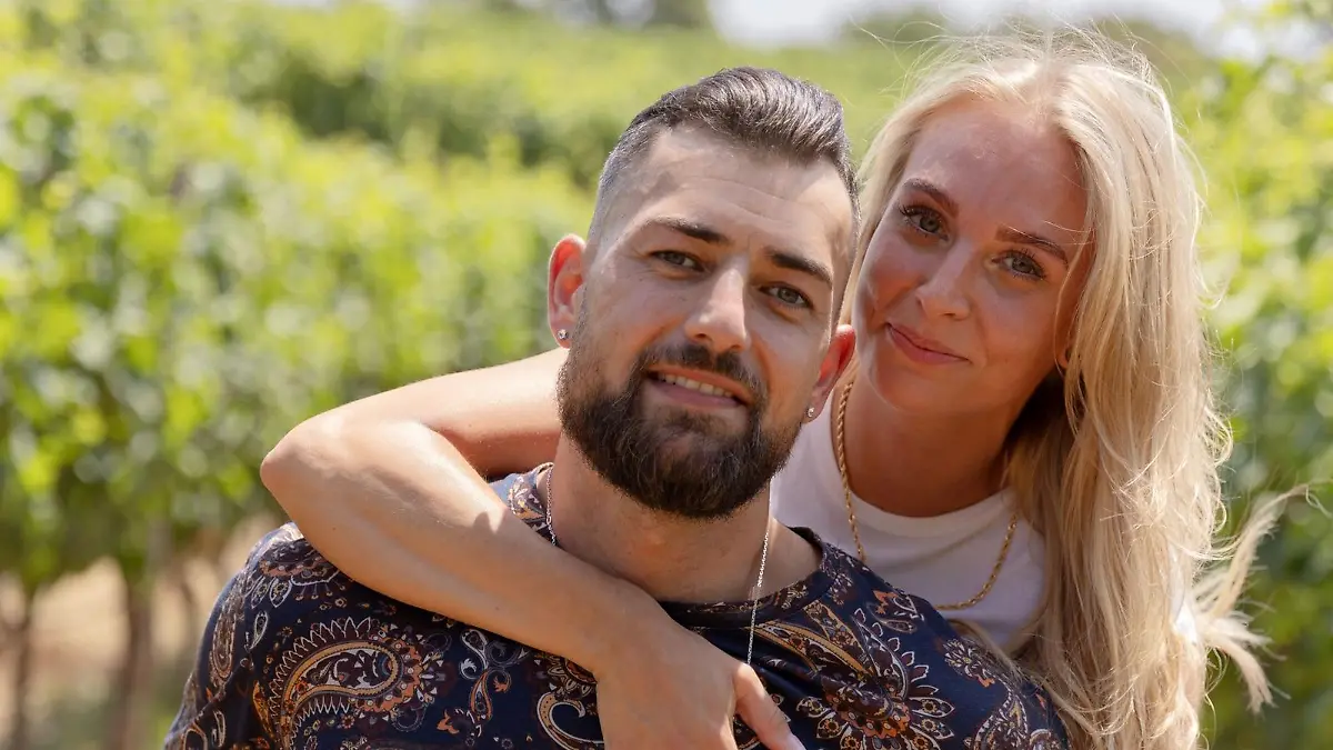 Laura und Phil
+++ Die Verwendung des sendungsbezogenen Materials ist nur mit dem Hinweis und Verlinkung auf RTL+ gestattet. +++