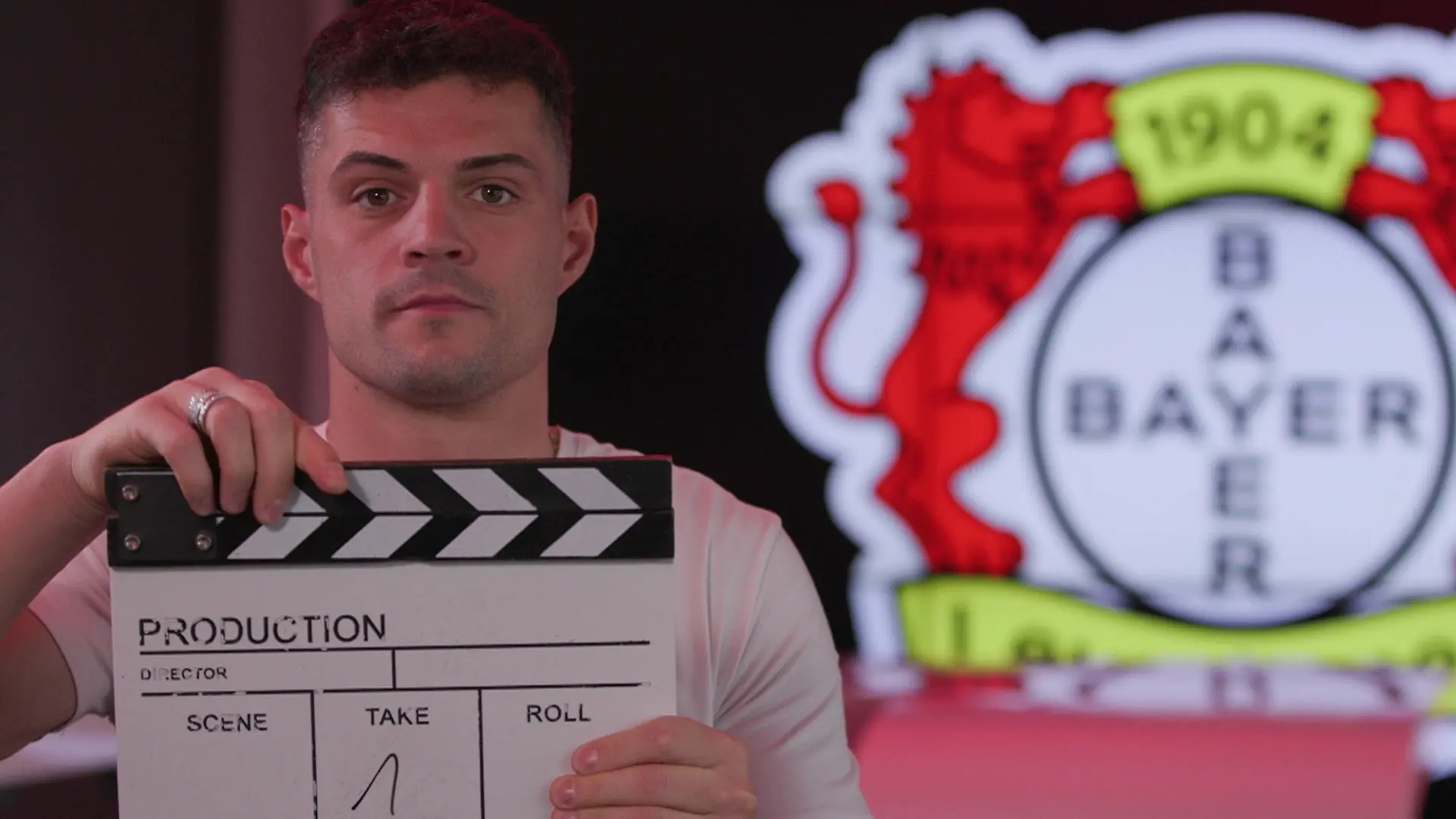 Bayer-Mittelfeldregisseur Xhaka im exklusiven RTL-Interview „Wir können Legenden sein“