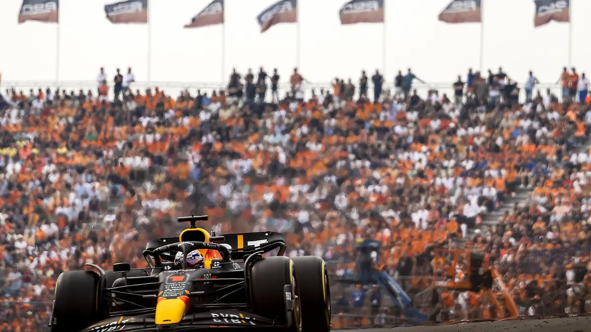 Sport Bilder des Tages ZANDVOORT - Max Verstappen Oracle Red Bull Racing in action during the F1 Grand Prix of the Netherlands at Circuit Zandvoort on September 4, 2022 in Zandvoort, Netherlands. REMKO DE WAAL F1 Grand Prix of The Netherlands 2022 xVIxANPxSportx/xxANPxIVx *** ZANDVOORT Max Verstappen Oracle Red Bull Racing in action during the F1 Grand Prix of the Netherlands at Circuit Zandvoort on September 4, 2022 in Zandvoort, Netherlands REMKO DE WAAL F1 Grand Prix of The Netherlands 2022 xVIxANPxSportx xxANPxIVx 454051130 originalFilename: 454051130.jpg