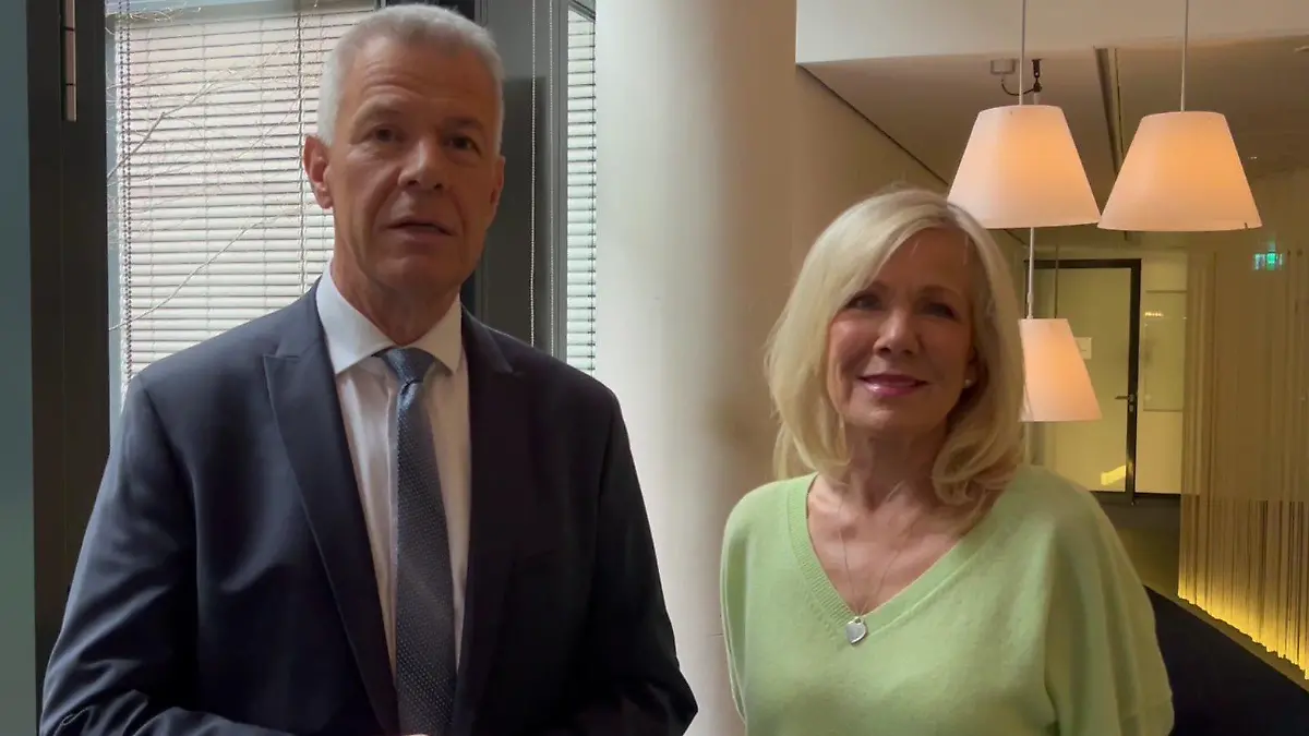 Peter Kloeppel und Ulrike von der Groeben