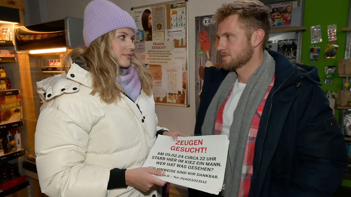 Kommen sich Paul (Niklas Osterloh) und Alicia (Josefin Bressel) bei der Flyeraktion näher?
+++ Die Verwendung des sendungsbezogenen Materials ist nur mit dem Hinweis und Verlinkung auf RTL+ gestattet. +++