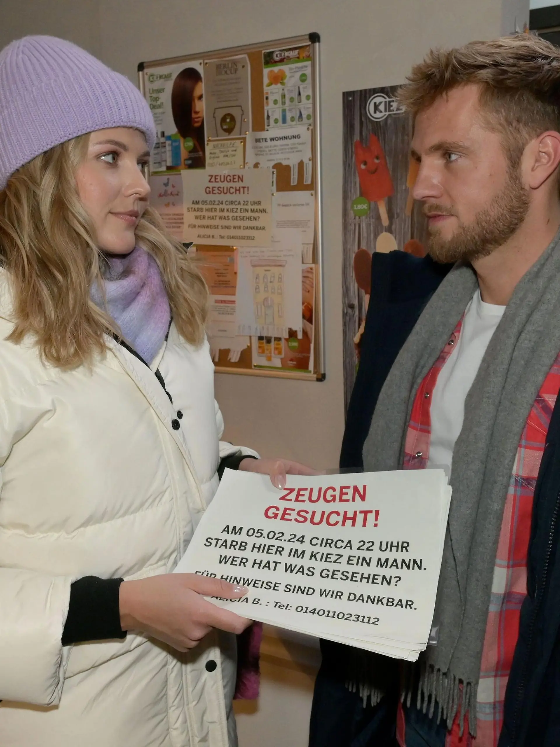 Kommen sich Paul (Niklas Osterloh) und Alicia (Josefin Bressel) bei der Flyeraktion näher?

+++ Die Verwendung des sendungsbezogenen Materials ist nur mit dem Hinweis und Verlinkung auf RTL+ gestattet. +++