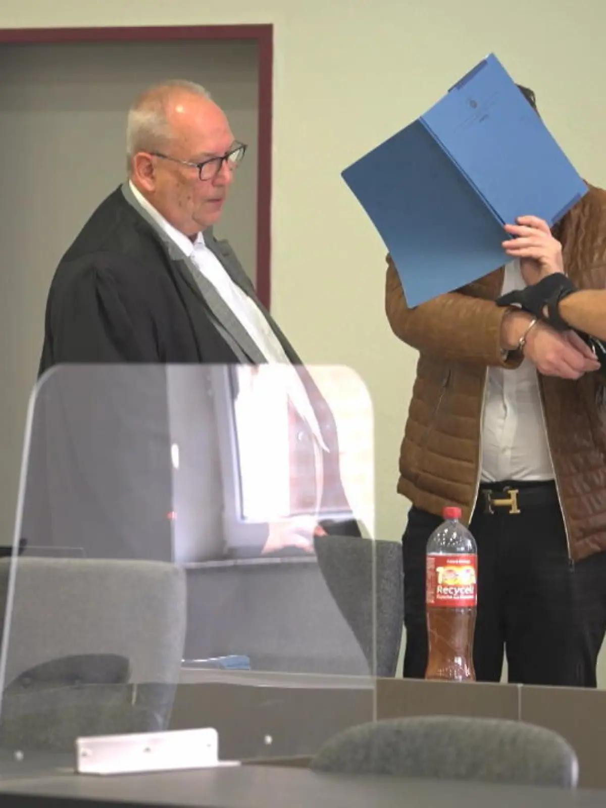 Bild zu: "Stiefvater drohte mit Säureanschlag"
