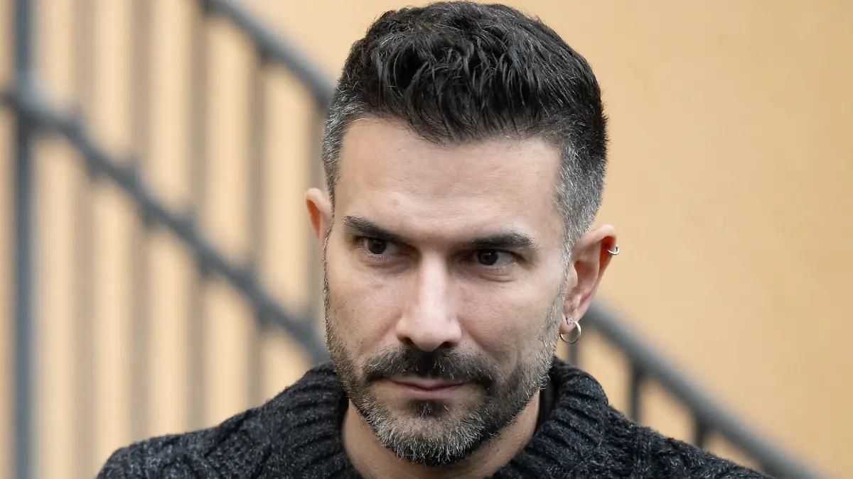 14.03.2024, Sachsen, Borna: Marc Terenzi, Sänger und ehemaliger Dschungelkönig, steht im Amtsgericht Borna. Der Ex-Dschungelkönig muss sich wegen des Vorwurfs sexueller Belästigung vor Gericht verantworten. Terenzi soll vor etwa zwei Jahren die 15 Jahre alte Tochter seiner damaligen Lebensgefährtin sexuell belästigt haben. Das Amtsgericht hatte im September einen Strafbefehl in Höhe von 50 Tagessätzen à 20 Euro gegen Terenzi erlassen. Nach seinem Einspruch kommt es nun zur Hauptverhandlung. Foto: Hendrik Schmidt/dpa +++ dpa-Bildfunk +++
