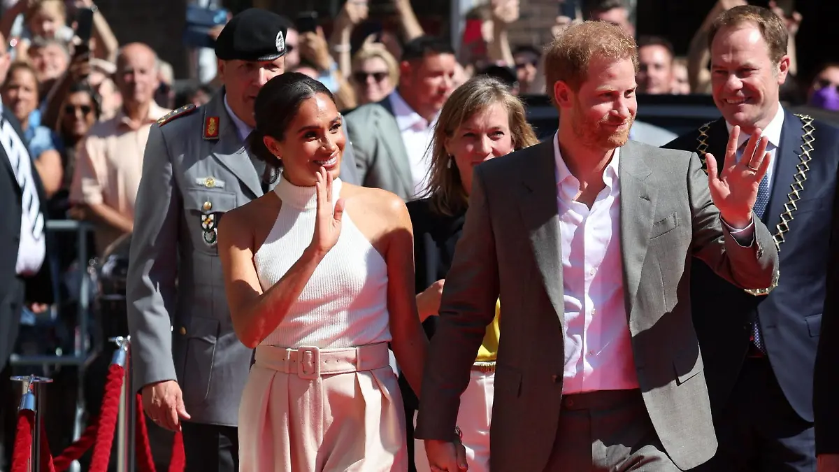 . 06/09/2022. Dusseldorf, Germany. Prince Harry and Meghan Markle, the Duke and Duchess of Sussex, at the Invictus Games one year to go event in Dusseldorf, Germany. PUBLICATIONxINxGERxSUIxAUTxHUNxONLY xStephenxLockx/xi-Imagesx IIM-23728-0022 