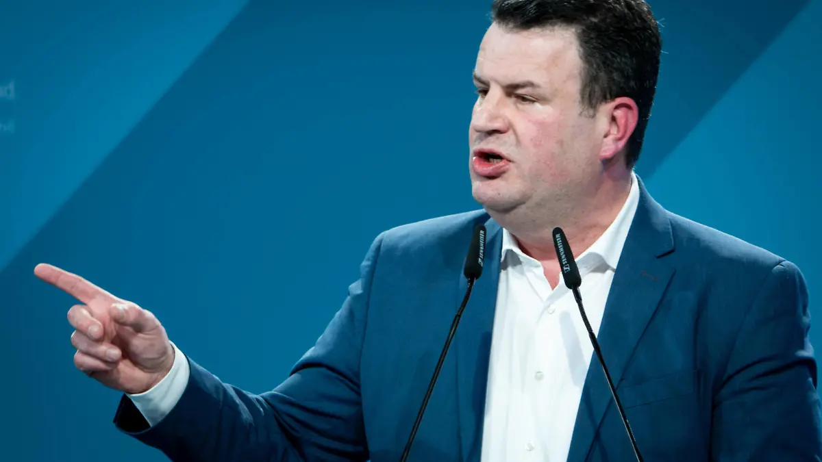 Zukunftstag Mittelstand - Der Mittelstand BVMW e.V. Bundesarbeitsminister Hubertus Heil SPD bei seiner Keynote beim Zukunftstag Mittelstand - Der Mittelstand BVMW e.V., Berlin , 13.03.2024 Berlin Berlin Deutschland *** Zukunftstag Mittelstand Der Mittelstand BVMW e V Federal Minister of Labor Hubertus Heil SPD during his keynote speech at the Zukunftstag Mittelstand Der Mittelstand BVMW e V , Berlin , 13 03 2024 Berlin Berlin Germany