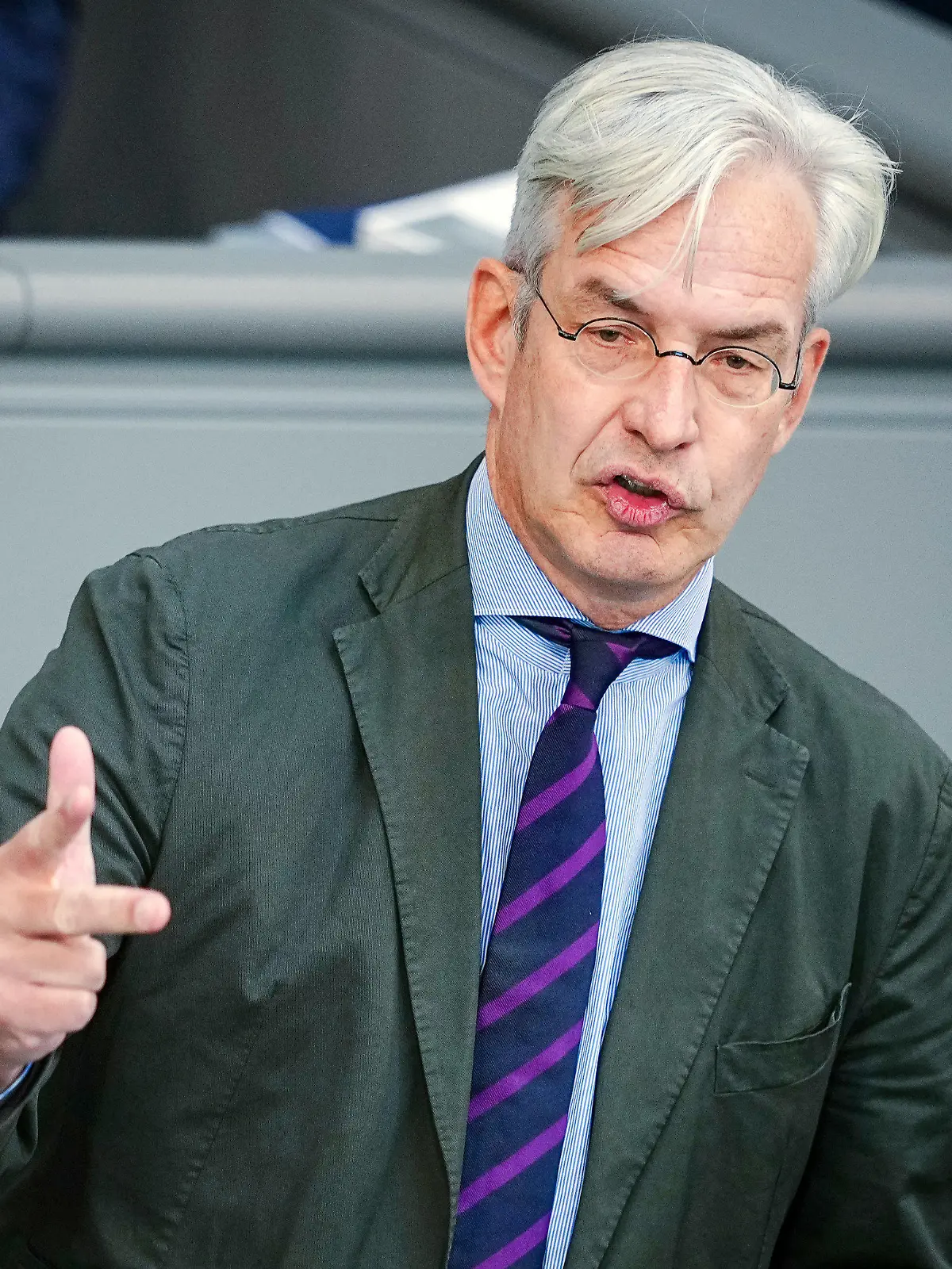ARCHIV - 31.05.2022, Berlin: Mathias Middelberg (CDU), innenpolitischer Sprecher der Unionsfraktion, spricht im Bundestag zum Auftakt der Haushaltswoche. (zu dpa: «Unionsfraktionsvize: Kanzler muss sich bei Taurus-Lieferungen bewegen») Foto: Kay Nietfeld/dpa +++ dpa-Bildfunk +++