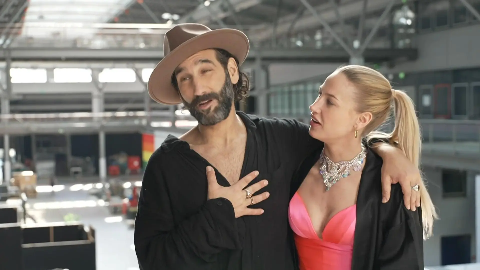 Massimo Sinató gesteht im RTL-Interview - er verlangt von seinen "Let's Dance"-Schülerinnen wie Lulu viel.