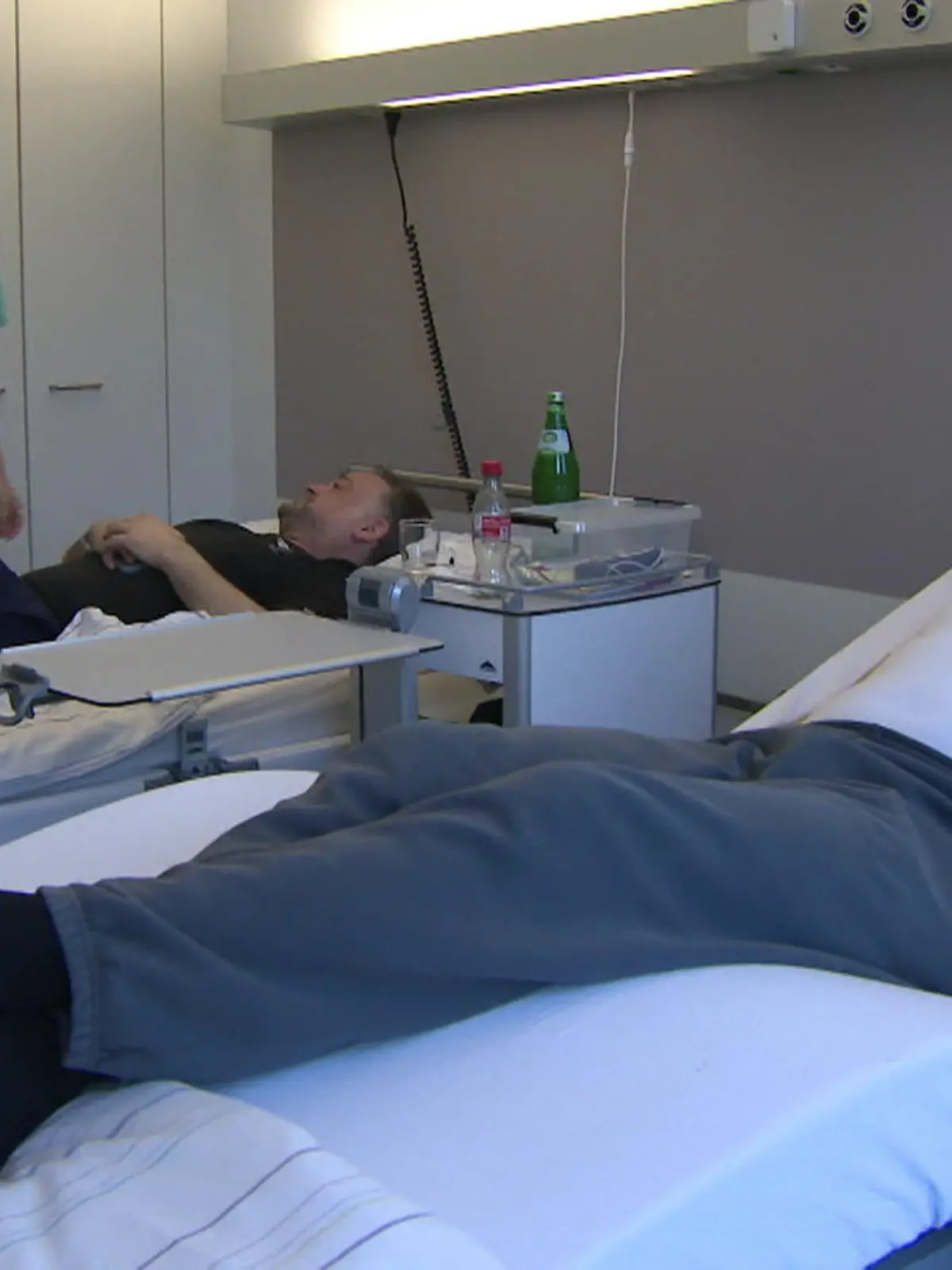 Immer häufiger lassen Arbeitgebern ihren Mitarbeitern die Wahl. Denn mit flexibleren Arbeitszeitmodellen schafft man einen Anreiz beim einem Unternehmen zu bleiben oder zu wechseln. Offene Stellen wieder zu besetzen, dass wird immer schwieriger. Jedes zweite Unternehmen kann offene Stellen zumindest teilweise nicht besetzen, weil es keine Arbeitskräfte findet. Das geht aus dem DIHK-Fachkräftereport 2023/2024 hervor. 