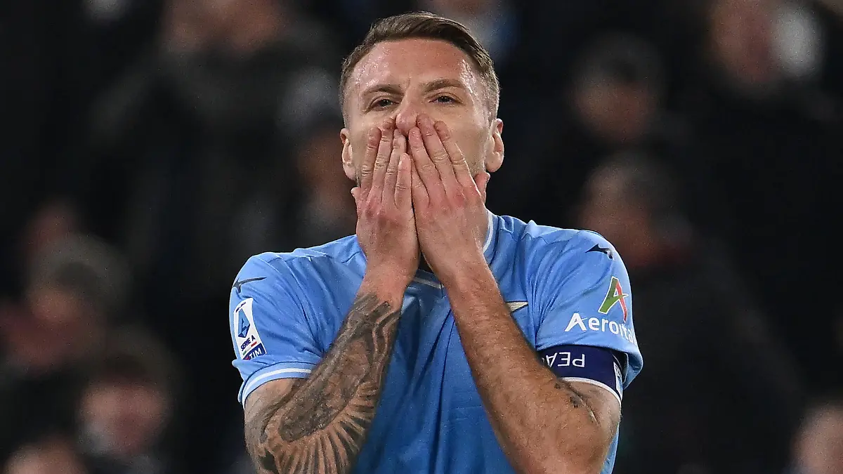 Ciro Immobile hält sich die Hände vors Gesicht