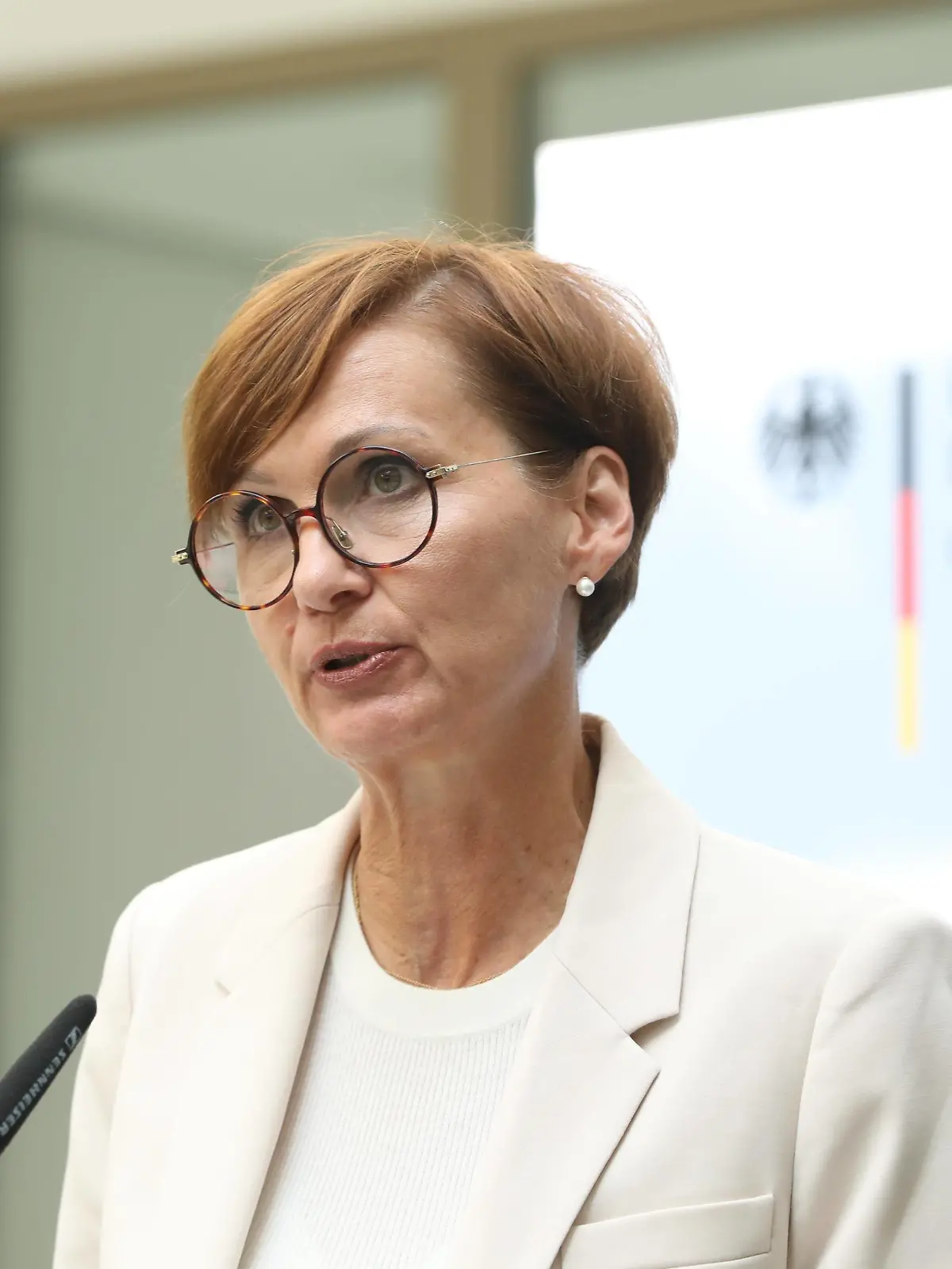 News Themen der Woche KW34 News Bilder des Tages Berlin, Deutschland, 23.08.2023: Bettina Stark-Watzinger, Bundesministerin für Bildung und Forschung, im Bundesministerium für Bildung und Forschung zur Vorstellung eines KI-Aktionsplans *** Berlin, Germany, 23 08 2023 Bettina Stark Watzinger, Federal Minister of Education and Research, at the Federal Ministry of Education and Research to present an AI action plan. Copyright: xdtsxNachrichtenagenturx dts_21199