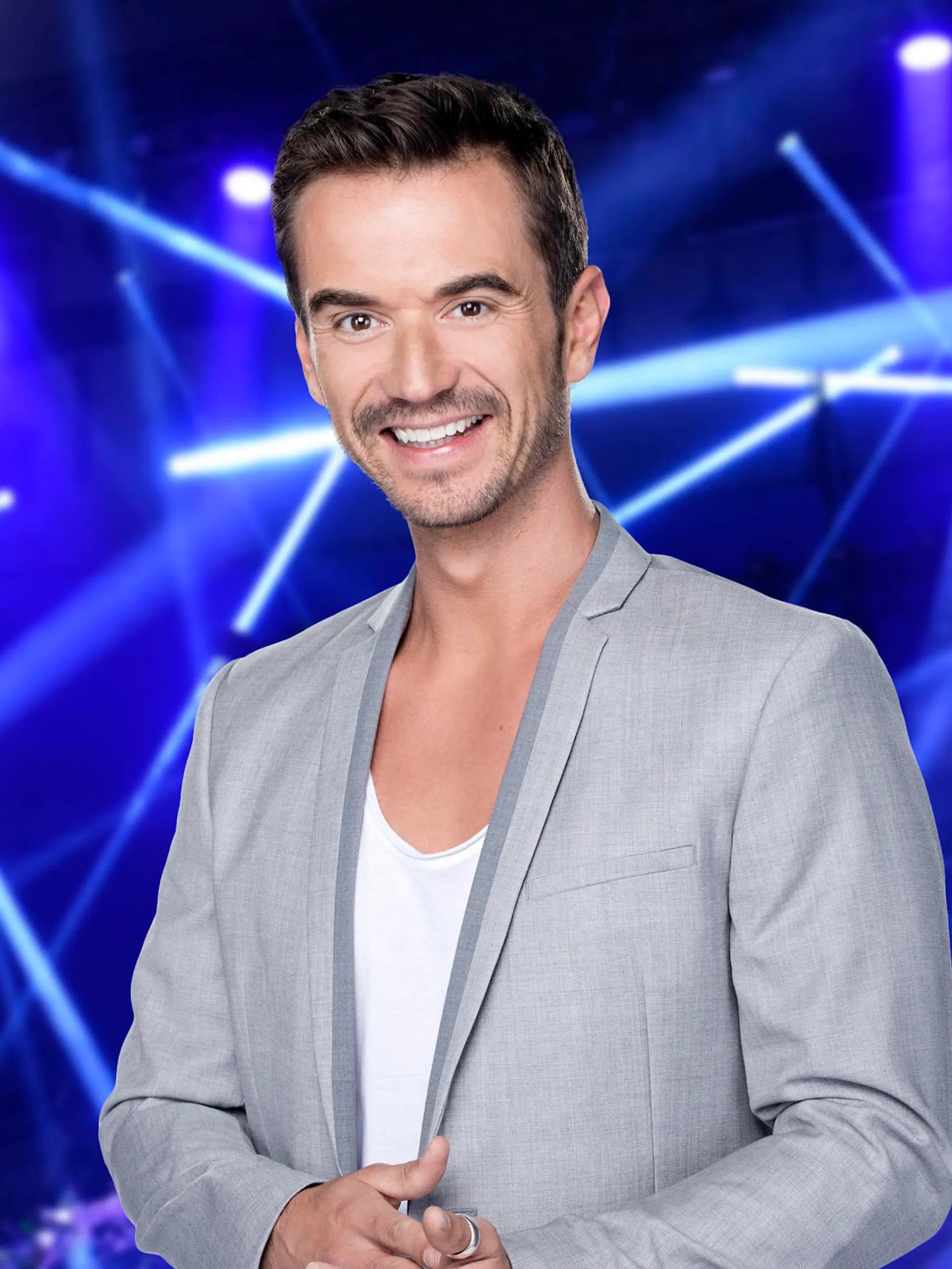 ARD/MDR DIE GROSSE SCHLAGERÜBERRASCHUNG FÜR FLORIAN SILBEREISEN!, am Samstag (16.03.24) um 20:15 Uhr im ERSTEN.
Florian Silbereisen
© MDR/ARD/Thorsten Jander, honorarfrei - Verwendung gemäß der AGB im engen inhaltlichen, redaktionellen Zusammenhang mit genannter MDR-Sendung bei Nennung "Bild: MDR/ARD/Thorsten Jander" (S2+). MDR/HA Kommunikation, 04360 Leipzig, Tel: (0341) 300 6477 oder - 6463