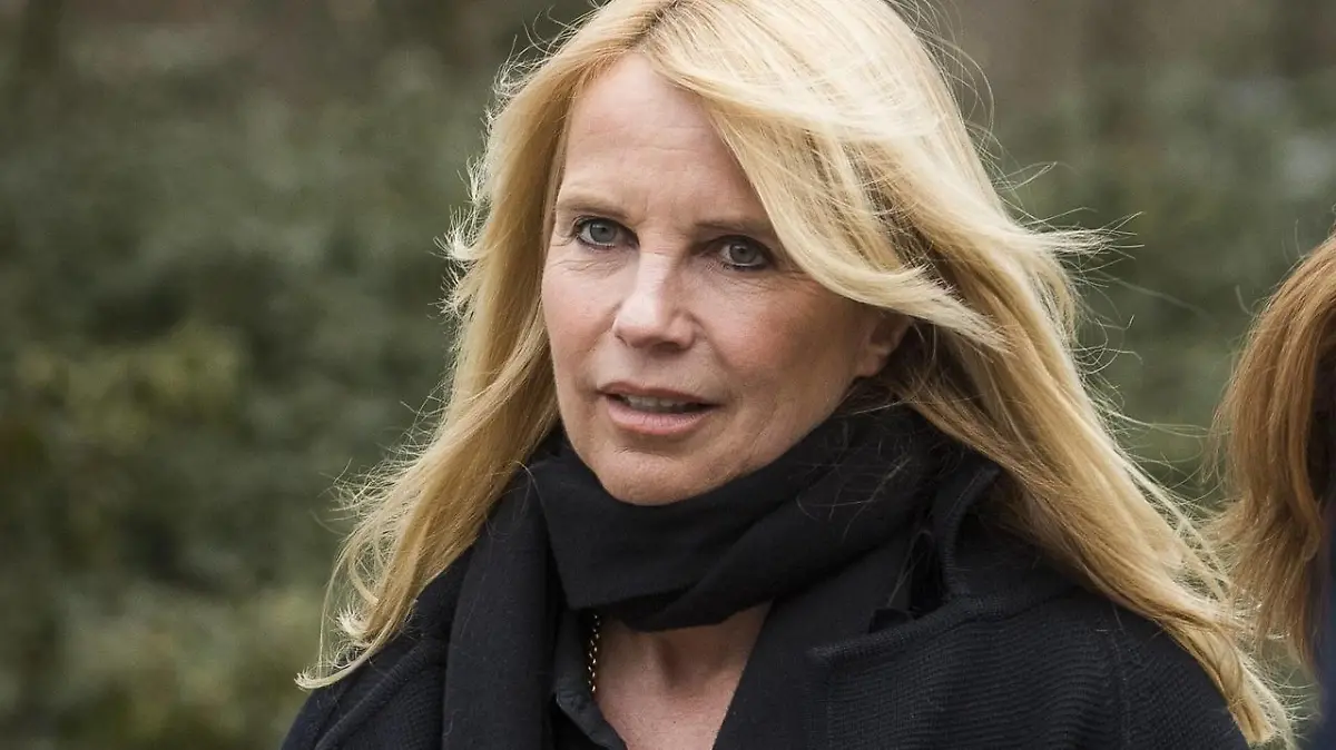 The following text was translated automatically 06-03-2018 Leusden, funeral Mies Bouwman Funeral aria Antoinette Mies Bouwman Amsterdam, 31 december 1929 Elst Utrecht, 26 February 2018 was a Dutch television host. Linda Margaretha de Mol born July 8, 1964 Hilversum is a Dutch television presenter and actress at RTL 4. Photo and Copyright: Photo Leo vogelzang VOF *** The following text was translated automatically 06 03 2018 Leusden, funeral Mies Bouwman Funeral aria Antoinette Mies Bouwman Amsterdam, 31 December 1929 Elst Utrecht , 26 February 2018 was a Dutch television host Linda Margaretha de Mol born July 8, 1964 Hilversum is a Dutch television presenter and actress at RTL 4 Photo and Copyright Photo Leo vogelzang VOF PUBLICATIONxINxGERxSUIxAUTxONLY Copyright: xANPx/xLeoxVogelzangx x76666958x originalFilename: 76666958.jpg