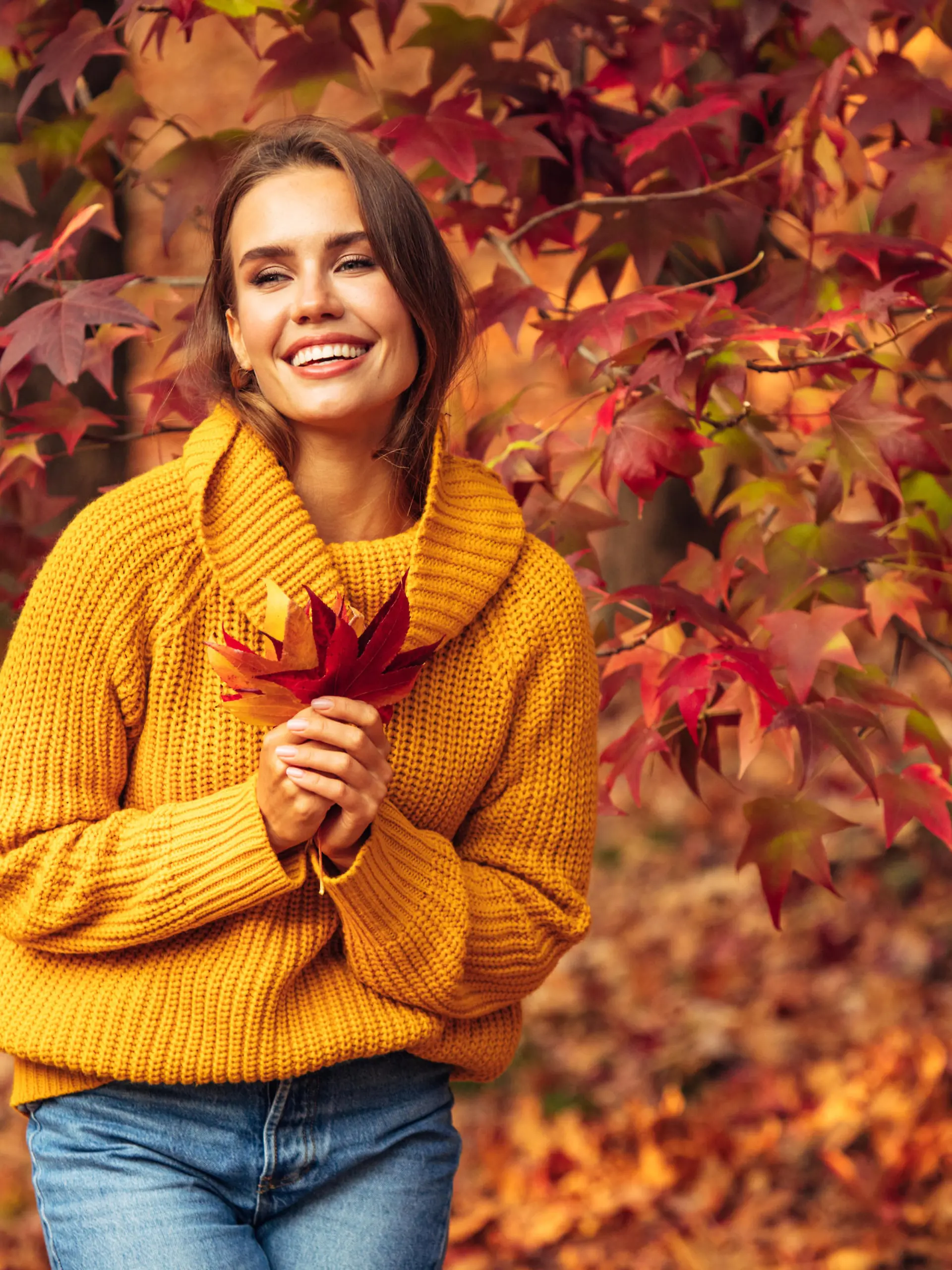 Autumn photo of a beautiful girl