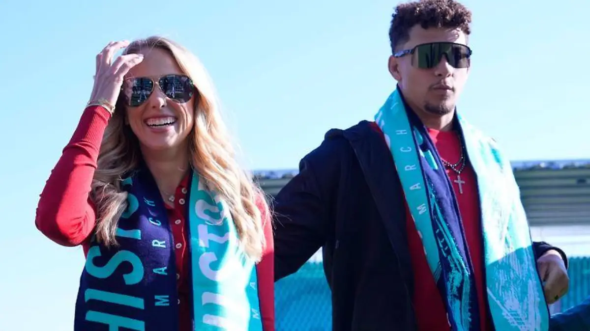 Brittany Mahomes (li.) und Patrick Mahomes