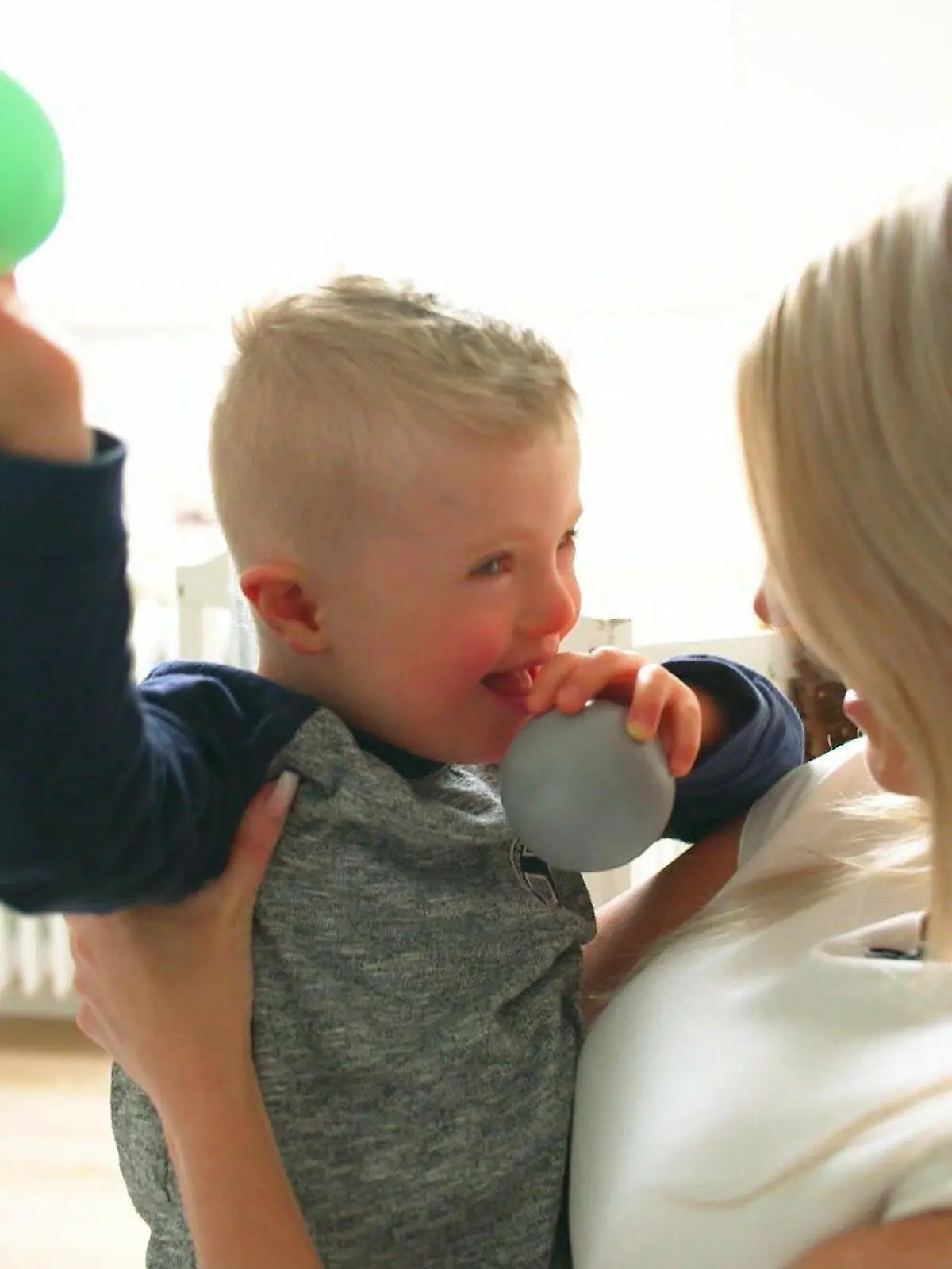 Als Annette Gehring in der Schwangerschaft erfährt, dass ihr ungeborenes Baby mit dem Downsyndrom auf die Welt kommen wird, muss sie die wohl schwierigste Entscheidung ihres Lebens treffen. Für die damals bereits zweifache Mutter ist klar: Ihr Sohn Mio soll leben! Heute – fünf Jahre später – sagt sie: „An meiner Entscheidung habe ich nicht gezweifelt.“