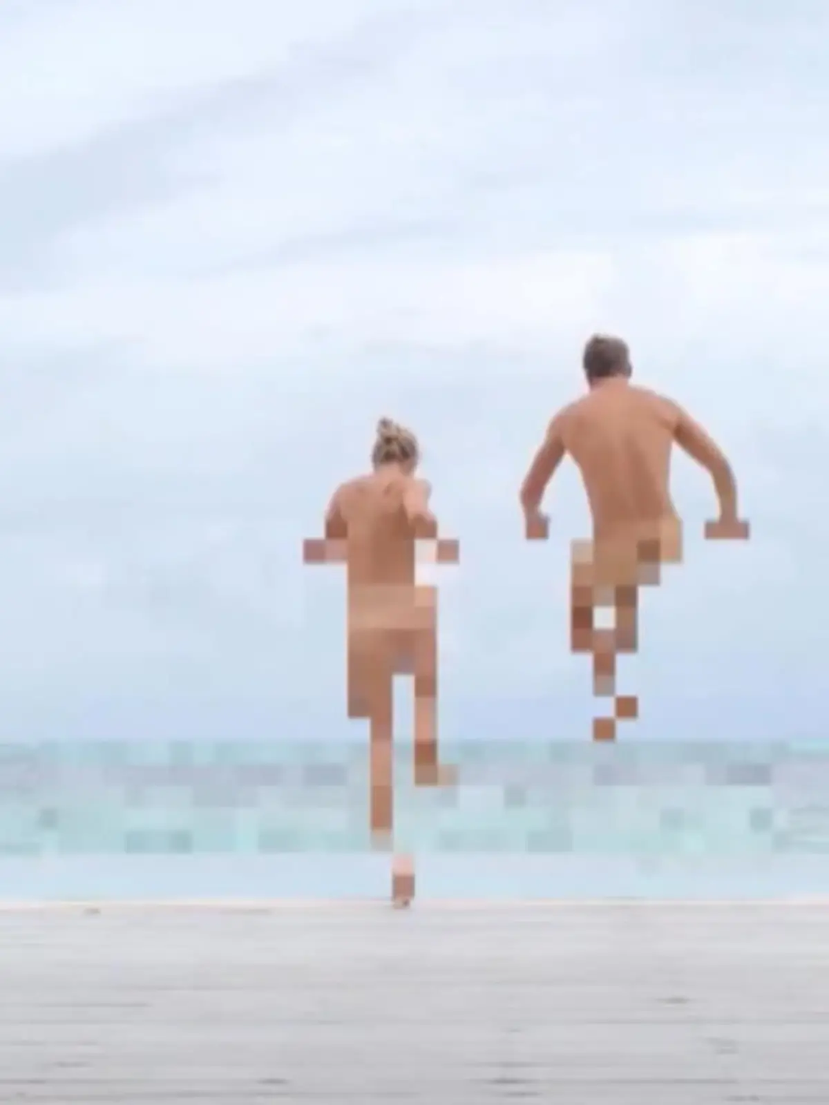 Bild zu: "Lola Weippert und ihr Freund gehen Nacktbaden"