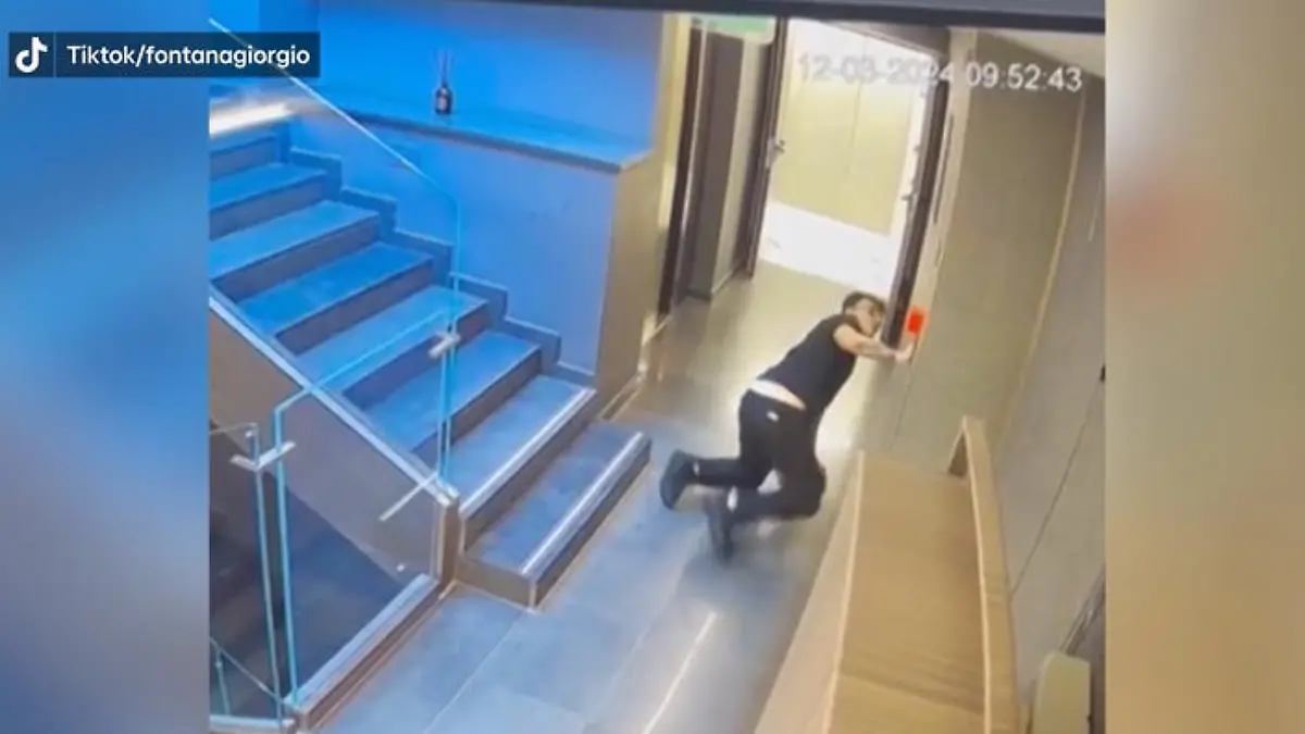 Er fällt direkt auf den Feuermelder! Kleiner Fehler, großer Fehler