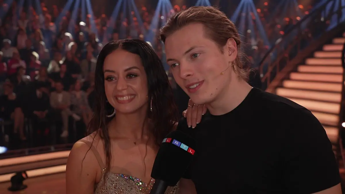 Malika Dzumaev und Gabriel Kelly begeistern in Show 3 mit ihrer heißen Rumba.