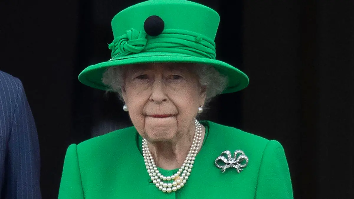  . 05/06/2022. London, United Kingdom. Queen Elizabeth II on the balcony of Buckingham Palace with Prince Charles, Camilla, Duchess of Cornwall, Prince William , Kate Middleton, Prince George, Princess Charlotte and Prince Louis at the end of the Pageant on the final day of the Platinum Jubilee celebrations in London. PUBLICATIONxINxGERxSUIxAUTxHUNxONLY xStephenxLockx/xi-Imagesx IIM-23484-0112
