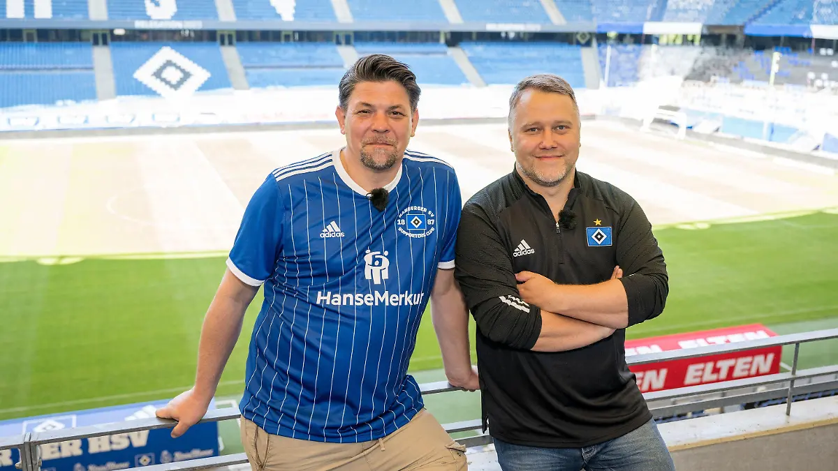 Tim Mälzer (l.) und Anton Schmaus+++ Die Verwendung des sendungsbezogenen Materials ist nur mit dem Hinweis und Verlinkung auf RTL+ gestattet. +++