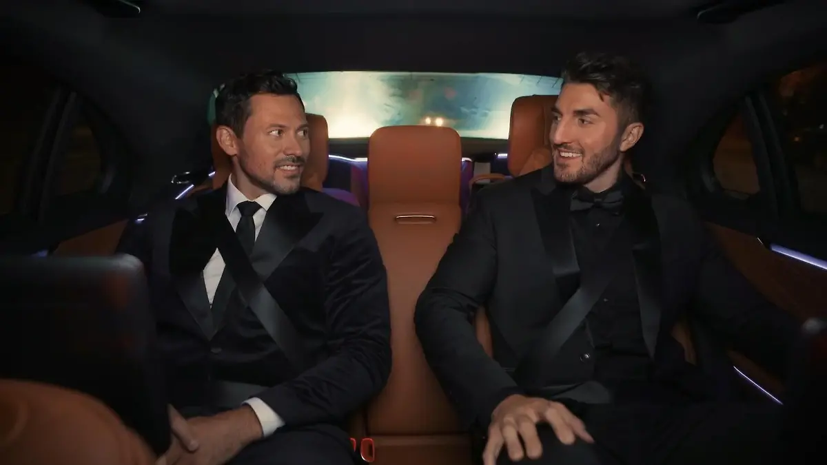 Sebastian und Dennis auf dem Weg zur letzten Rosenvergabe.