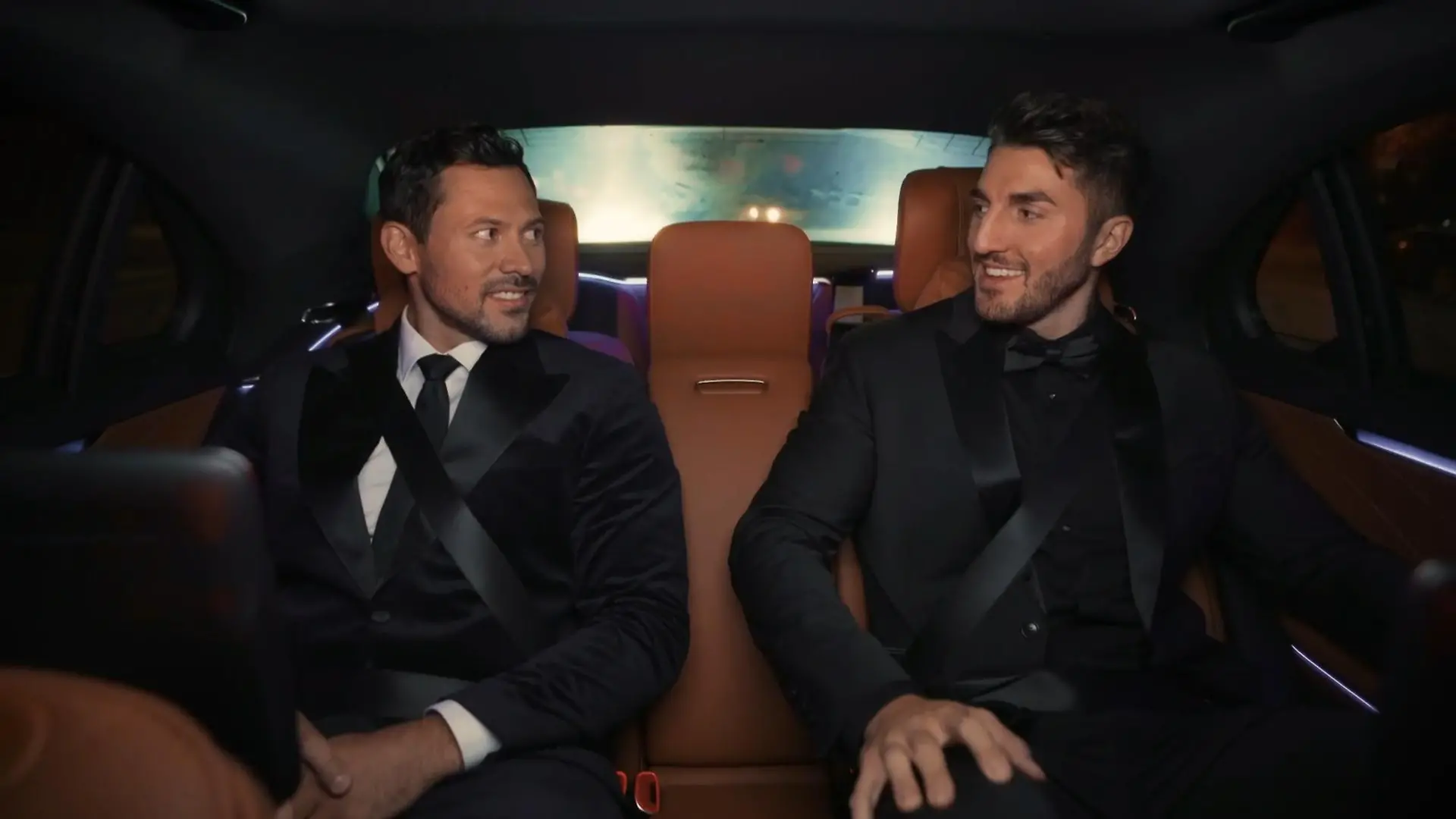 Sebastian und Dennis auf dem Weg zur letzten Rosenvergabe.