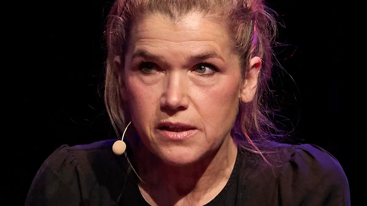 Anke Engelke bei der lit.Cologne 2024 Veranstaltung Das Gesetz ist dazu da, alle Menschen zu beschützen. Oder - Prima Facie im Theater am Tanzbrunnen. Köln, 07.03.2024 *** Anke Engelke at the lit Cologne 2024 event The law is there to protect all people Or Prima Facie at the Theater am Tanzbrunnen Cologne, 07 03 2024 Foto:xK.xSchulzx/xFuturexImagex engelke_miller_4334