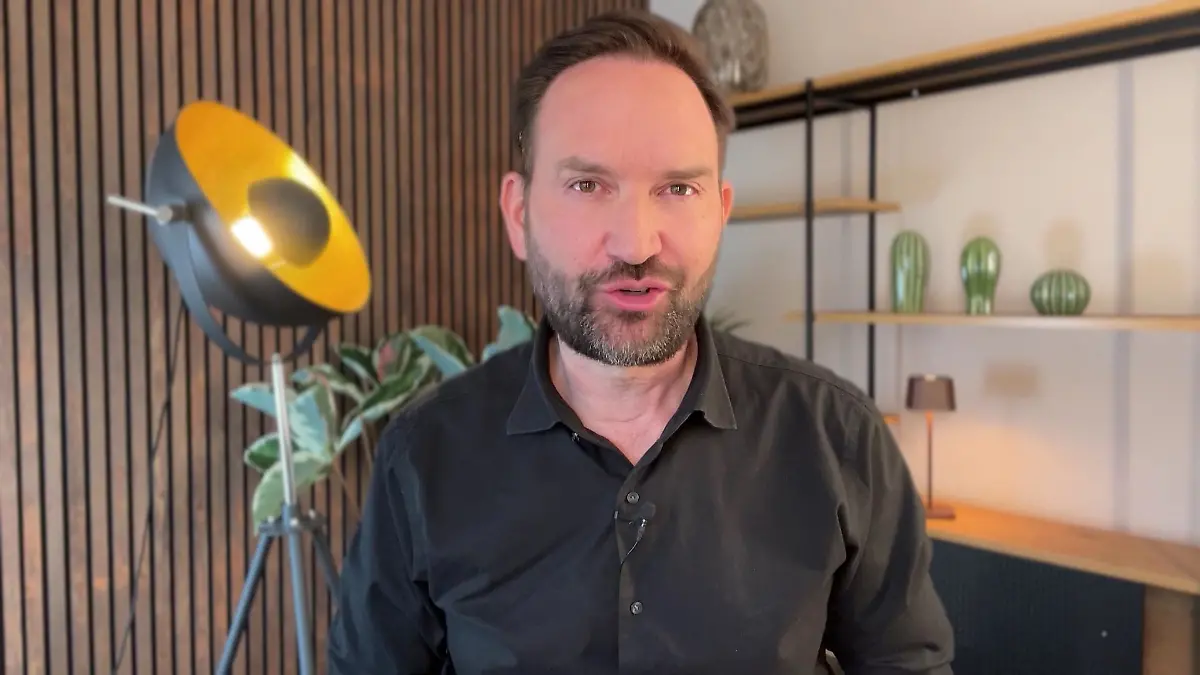 RTL-Verbraucherexperte Ron Perduss hat Tipps, wie Bahnkunden beim Ticketkauf sparen können.