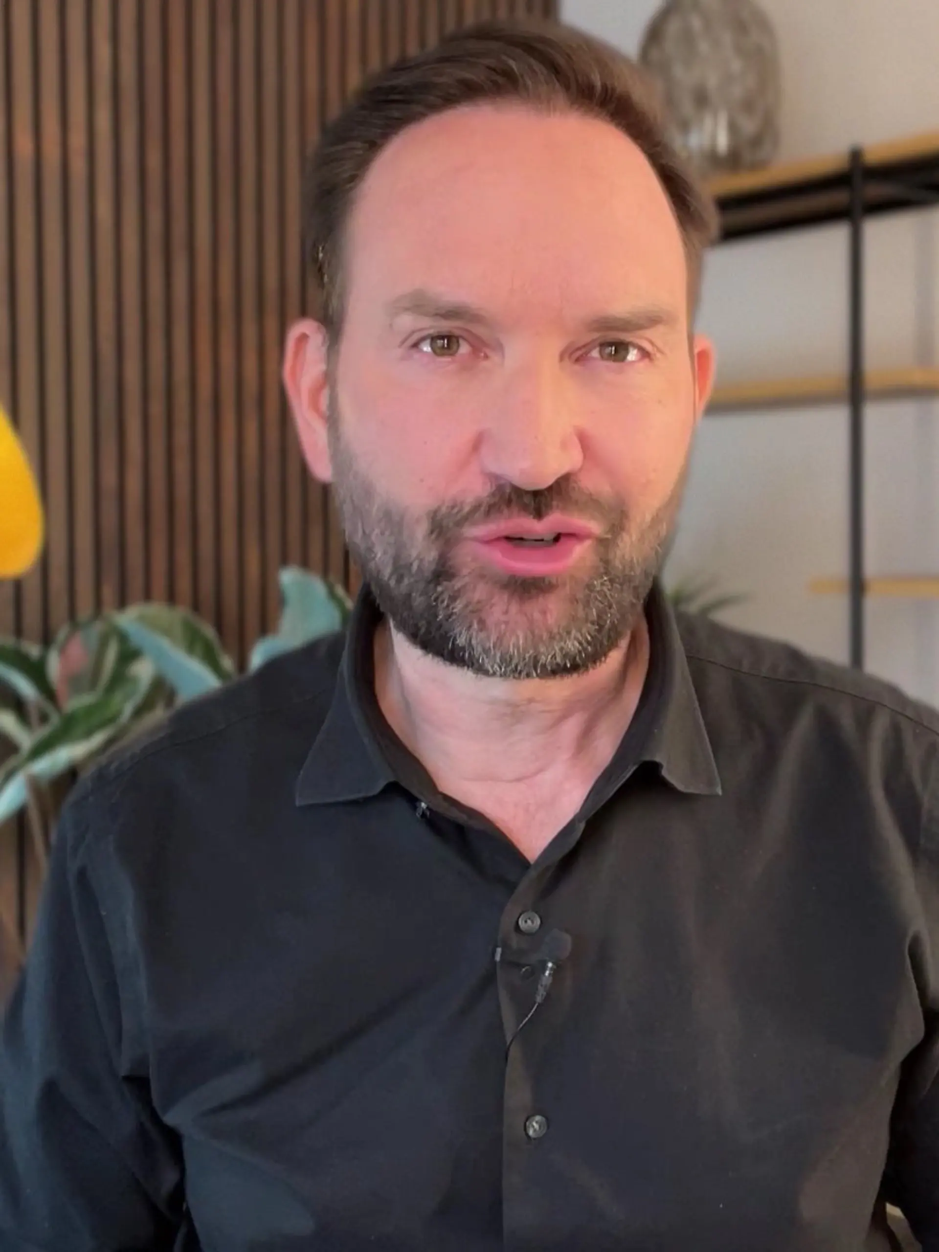 RTL-Verbraucherexperte Ron Perduss hat Tipps, wie Bahnkunden beim Ticketkauf sparen können.