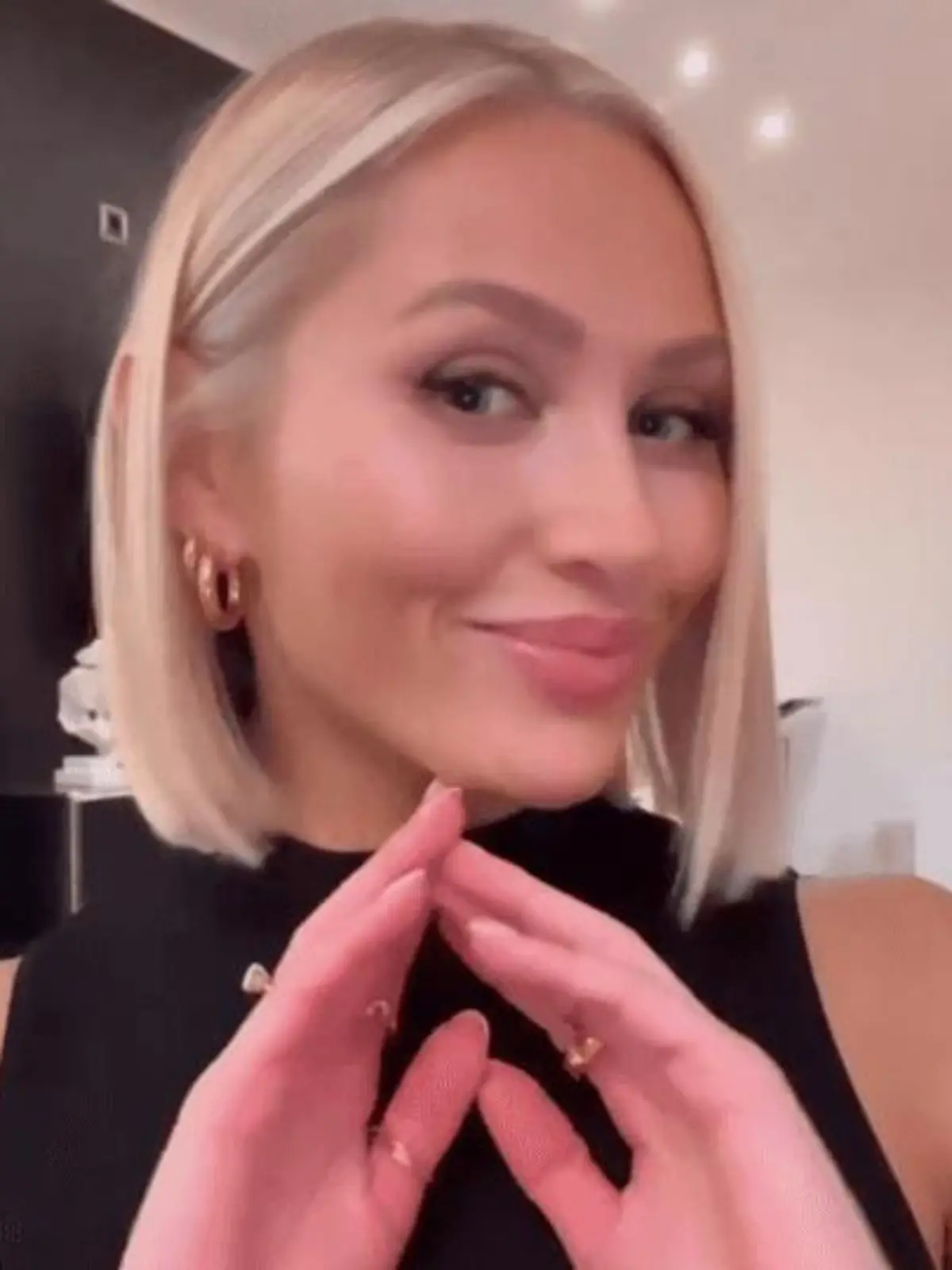 Sissi Hofbauer zeigt ihre neue Frisur.