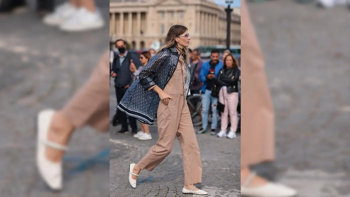 Model Veronika Heilbrunner begeistert mit klassischen Riemchen-Ballerinas