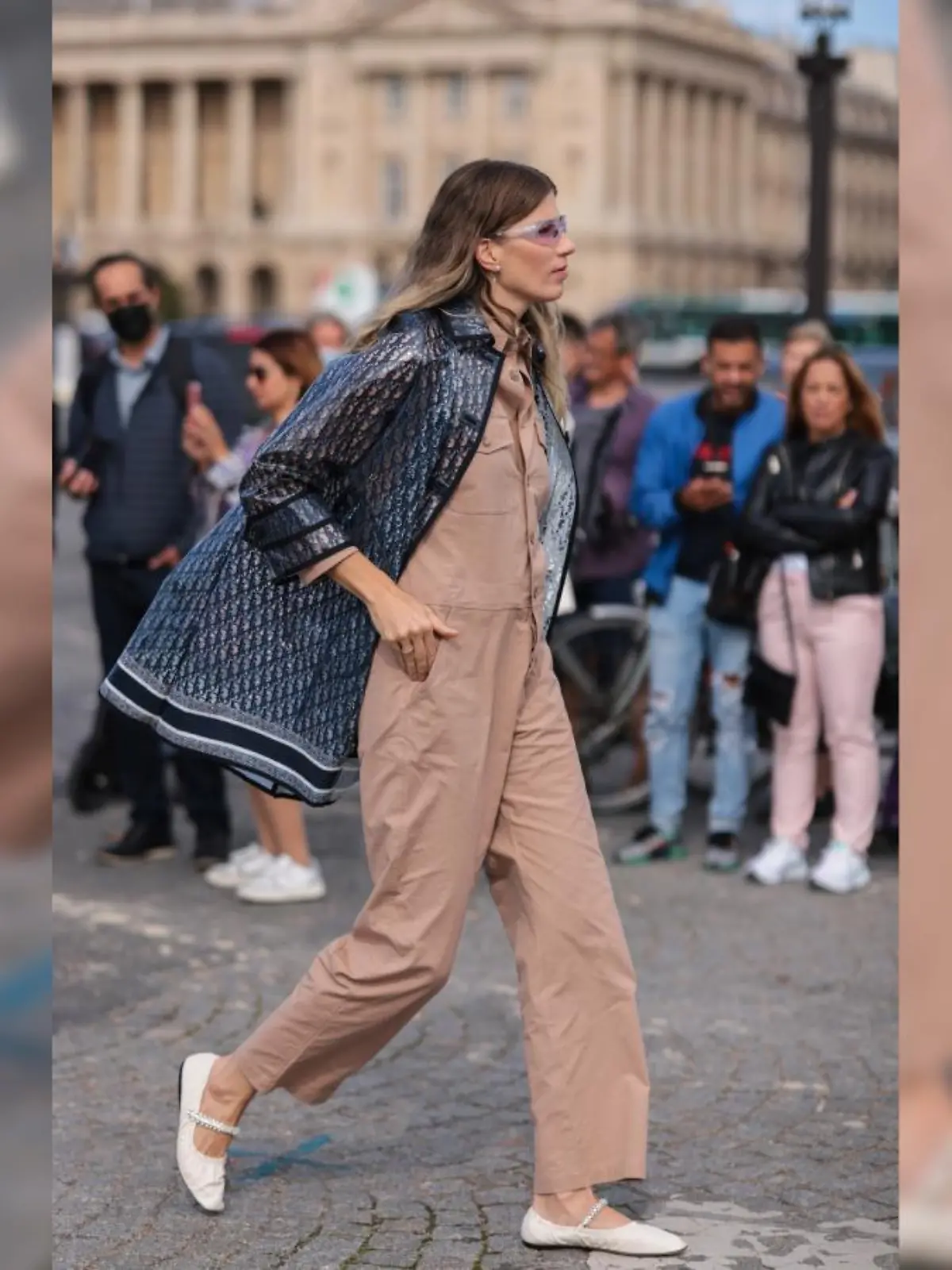 Model Veronika Heilbrunner begeistert mit klassischen Riemchen-Ballerinas