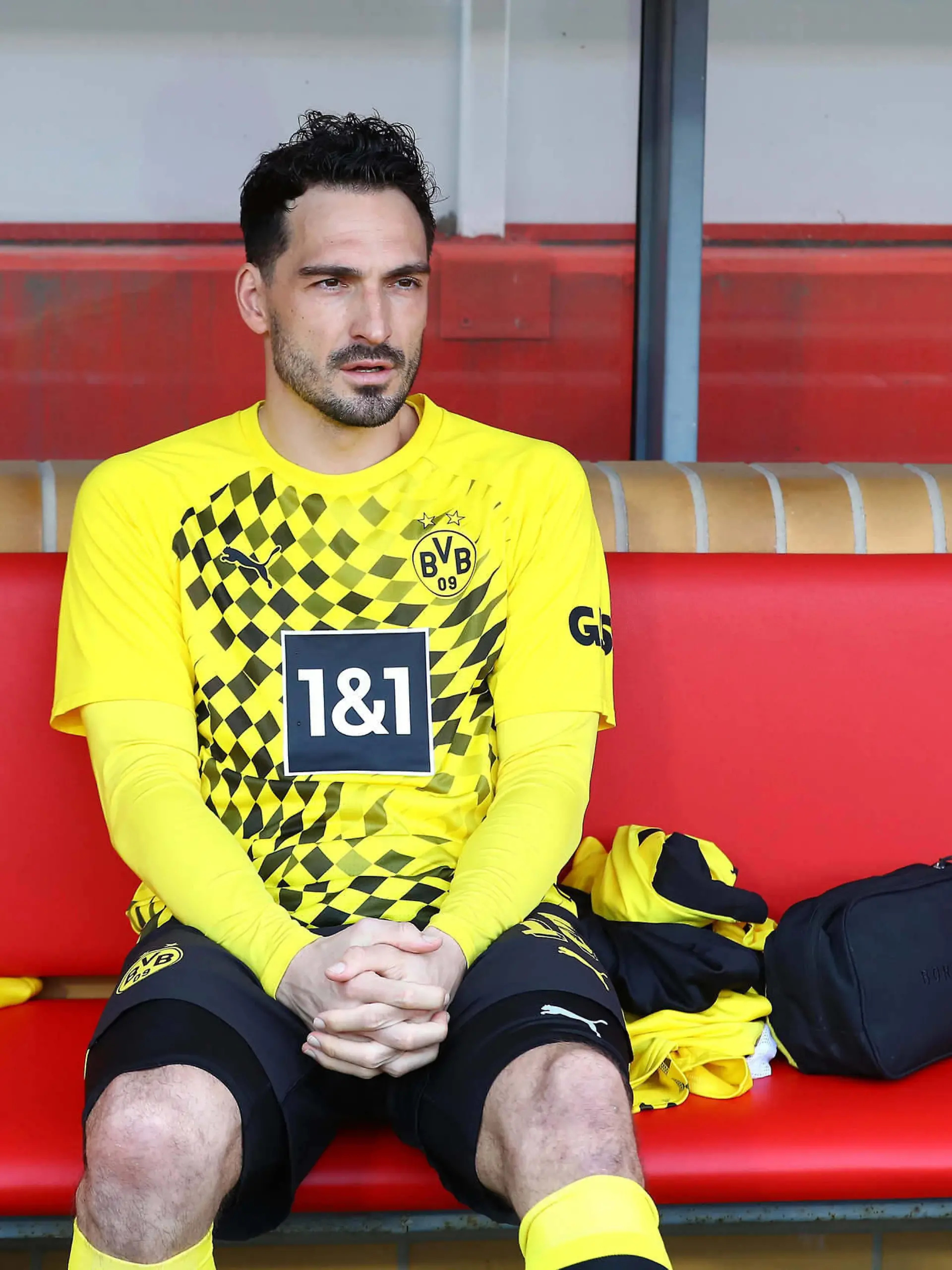 02.03.2024, xtgx, Fussball 1.Bundesliga, Union Berlin - Borussia Dortmund emspor, v.l. Mats Hummels Borussia Dortmund DFL/DFB REGULATIONS PROHIBIT ANY USE OF PHOTOGRAPHS as IMAGE SEQUENCES and/or QUASI-VIDEO Berlin *** 02 03 2024, xtgx, Soccer 1 Bundesliga, Union Berlin Borussia Dortmund emspor, v l Mats Hummels Borussia Dortmund DFL DFB REGULATIONS PROHIBIT ANY USE OF PHOTOGRAPHS as IMAGE SEQUENCES and or QUASI VIDEO Berlin