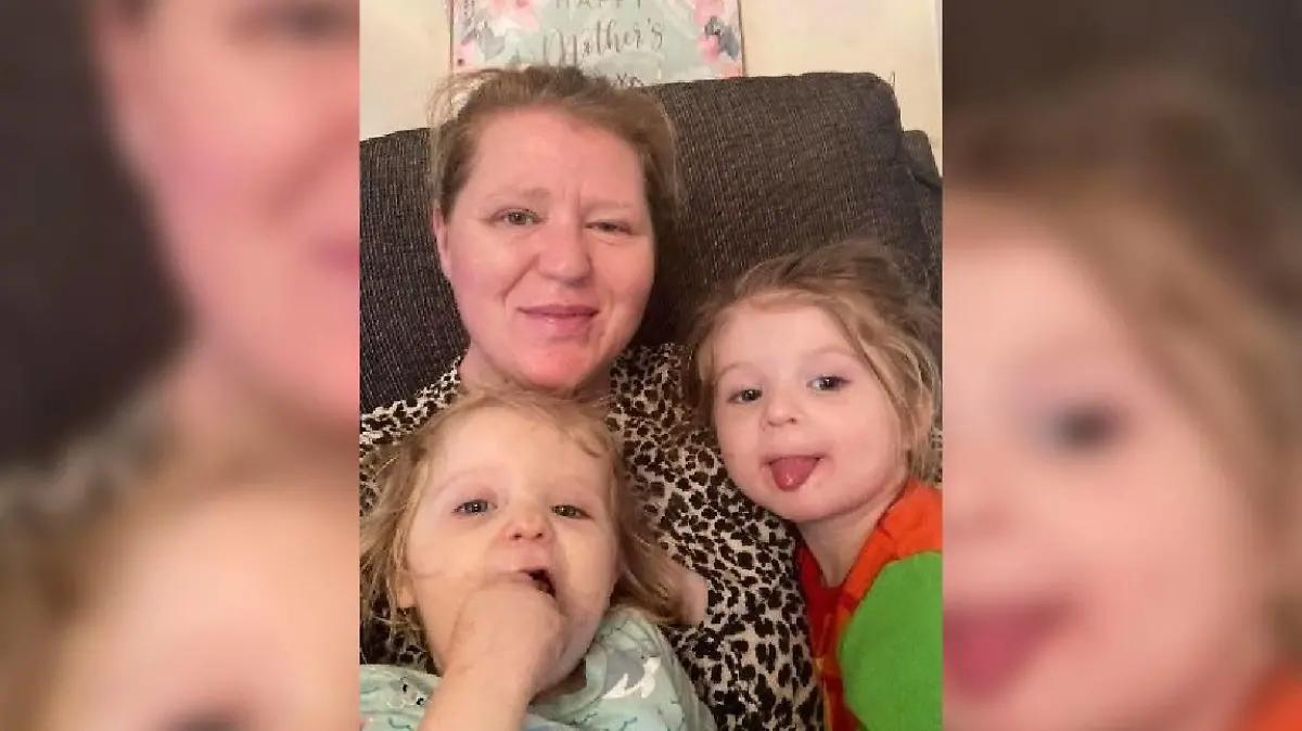 Alison Varley und ihre beiden Töchter Delilah und Daisy