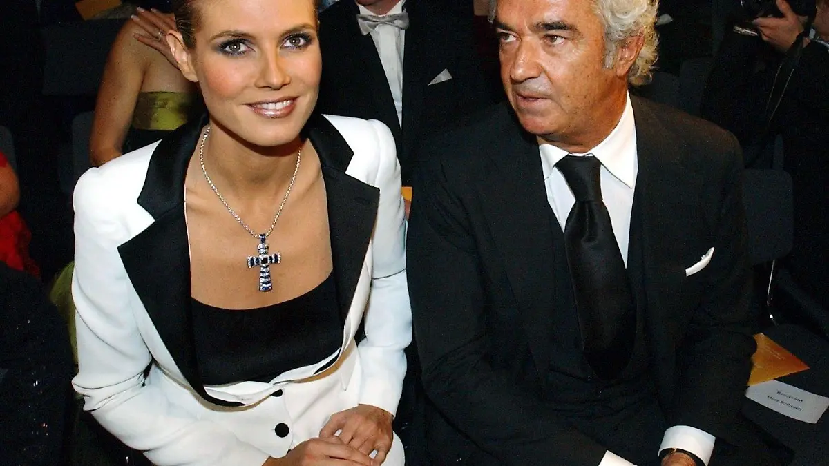 Heidi Klum und Formel-1-Manager Flavio Briatore (Archivbild vom 21.10.2003 in Berlin). Kurz vor der Geburt ihres ersten Kindes ist das Liebesglück zwischen dem Topmodel und ihrem Freund angeblich zu Ende. Das berichtet die britische Boulevardzeitung «The Sun» am 14.2.2004. Klum erwartet im Frühjahr ein Baby von Briatore. Die beiden hätten einfach zu viele Termine und dadurch zu wenig Zeit füreinander gehabt, hieß es. «Flavio und Heidi sind noch immer gute Freunde», zitierte die «Sun» eine «Quelle aus der Umgebung des Paars».