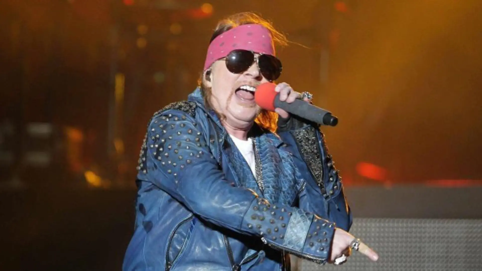 Sänger Axl Rose zu seinem Knochenbruch: "Das hier kann passieren, wenn man etwas tut, was man fast 23 Jahre lang nicht gemacht hat". Foto: EPA/Andres Cristaldo