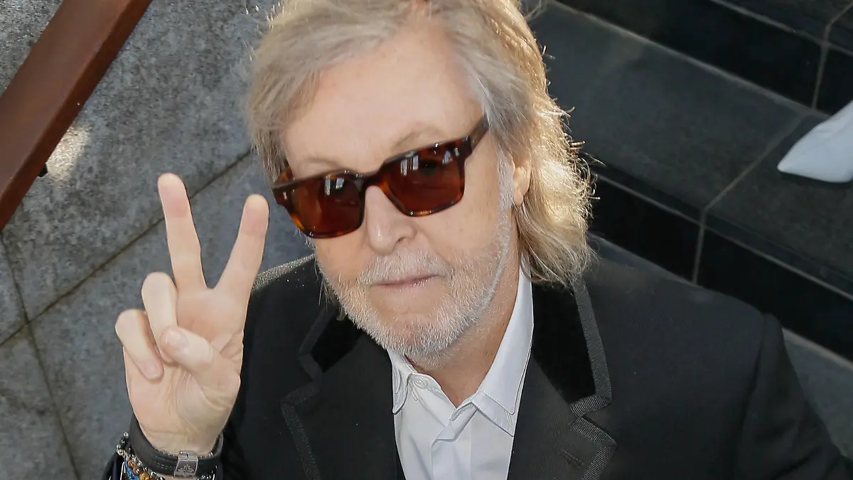 sir Paul McCartney attending the Stella McCartney fashion show as part of the Paris Fashion Week, Womenswear Fall/Winter 2024-2025 in Paris France, on March 04 2024.//03HAEDRICHJM_JMH.0037/Credit:JM HAEDRICH/SIPA/2403060950