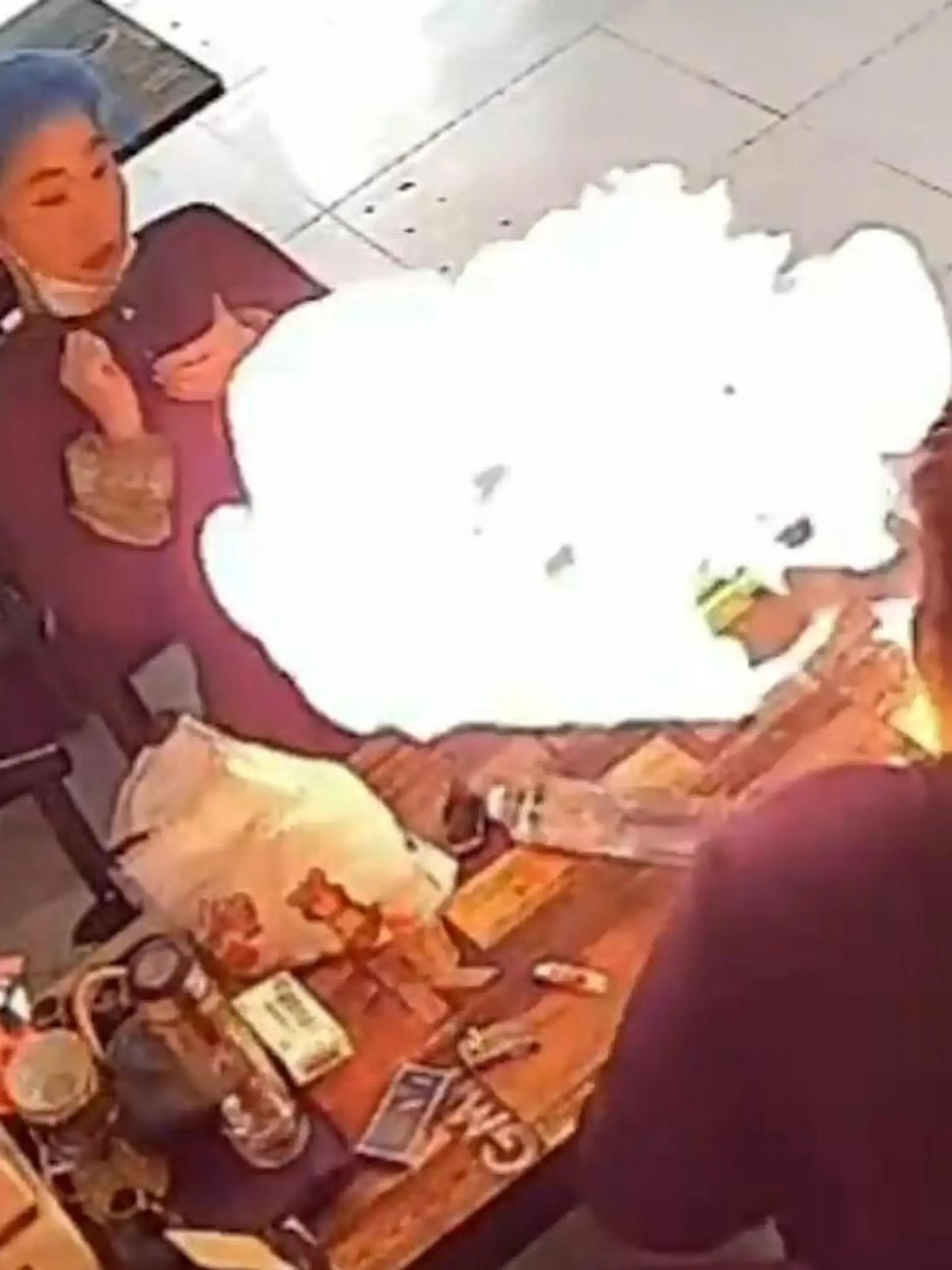 Kleines Feuerzeug - große Wirkung!

Nach ein paar Fehlversuchen entzündet sich das Gas in diesem Feuerzeug offenbar auf einen Schlag und erzeugt einen großen Feuerball direkt vor dem Gesicht eines Mannes. Die hitzigen Bilder dazu zeigen wir im Video.