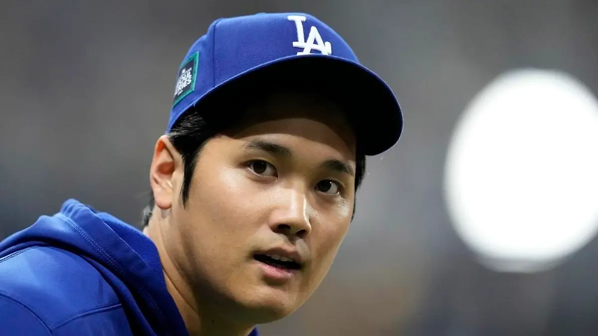 Los Angeles Dodgers designated hitter Shohei Ohtani warms up during batting practice prior to an opening day baseball game at the Gocheok Sky Dome in Seoul, South Korea Wednesday, March 20, 2024, in Seoul, South Korea. (AP Photo/Lee Jin-man)