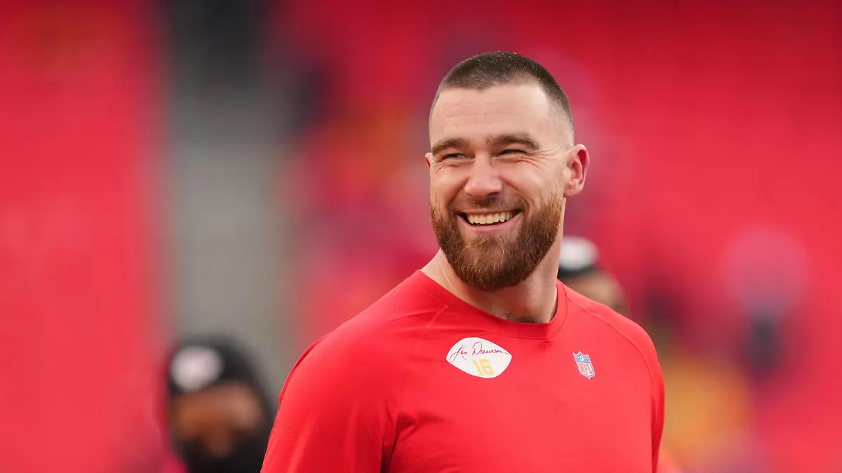 NFL, American Football Herren, USA AFC Championship-Cincinnati Bengals at Kansas City Chiefs Jan 29, 2023 Kansas City, Missouri, USA Kansas City Chiefs tight end Travis Kelce 87 looks on before the AFC Championship game between the Kansas City Chiefs and the Cincinnati Bengals at GEHA Field at Arrowhead Stadium. Kansas City GEHA Field at Arrowhead Stadium Missouri USA, EDITORIAL USE ONLY PUBLICATIONxINxGERxSUIxAUTxONLY Copyright: xJayxBiggerstaffx 20230129_jcd_ba4_0030