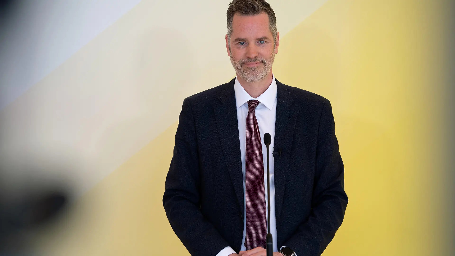 19.03.2024, Berlin: Christian Dürr, Fraktionsvorsitzender FDP, spricht vor der Sitzung der Bundestagsfraktion. Die Bundestagsfraktionen geben Pressestatements vor den Sitzungen. (zu dpa: «Ampel-Parteien hoffen auf Ja der Union zum Wachstumspaket im Bundesrat») Foto: Jonathan Penschek/dpa +++ dpa-Bildfunk +++