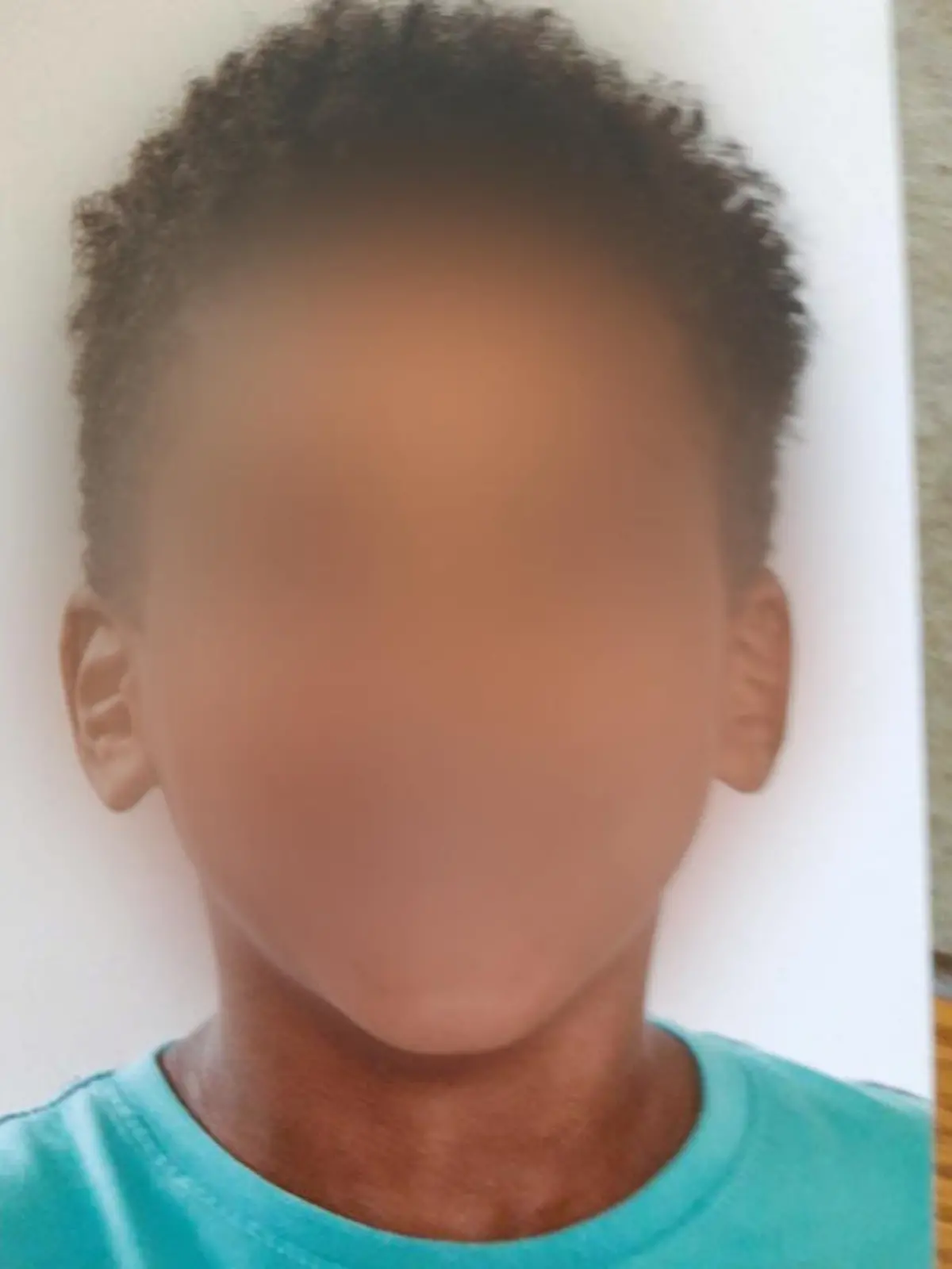 Elias (4) war mit seinem Vater beim Arzt.