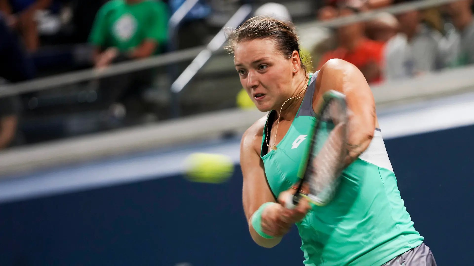 220904 -- NEW YORK, Sept. 4, 2022 -- Jule Niemeier of Germany hits a return during the women s singles third round match against Zheng Qinwen of China at the 2022 US Open tennis championships in New York, the United States, Sept. 3, 2022.  SPU.S.-NEW YORK-TENNIS-US OPEN-WOMEN S SINGLES LiuxJie PUBLICATIONxNOTxINxCHN 