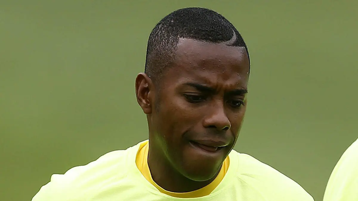 ARCHIV - 02.06.2015, Brasilien, Teresopolis: Der frühere brasilianische Nationalspieler Robinho beim Training in Granja Comary. (zu dpa: «Fußballstar Robinho droht in Brasilien Haftstrafe wegen Vergewaltigung») Foto: Marcelo Sayao/EFE/dpa +++ dpa-Bildfunk +++
