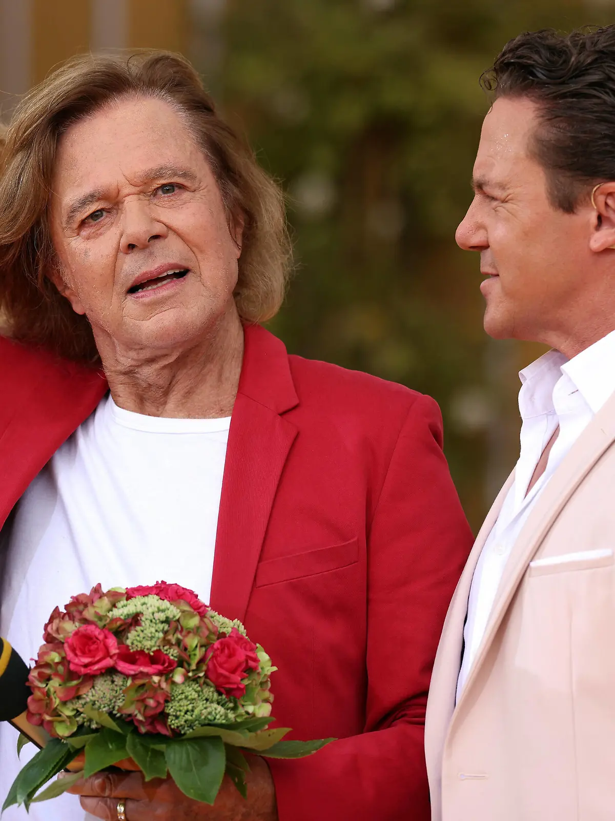  Immer wieder sonntags 2022-11 Deutscher Schlagersänger Jürgen Drews li. mit Moderator Stefan Mross anlässlich der ARD-Unterhaltungsshow Immer wieder sonntags im Wasserpark Rulantica, Rust. TV-Aufzeichnung und Live-Übertragung vom 28.08.2022 aus Rust, Deutschland. *** Immer wieder sonntags 2022 11 German pop singer Jürgen Drews li with host Stefan Mross on the occasion of the ARD entertainment show Immer wieder sonntags in the water park Rulantica, Rust TV recording and live broadcast of 28 08 2022 from Rust, Germany